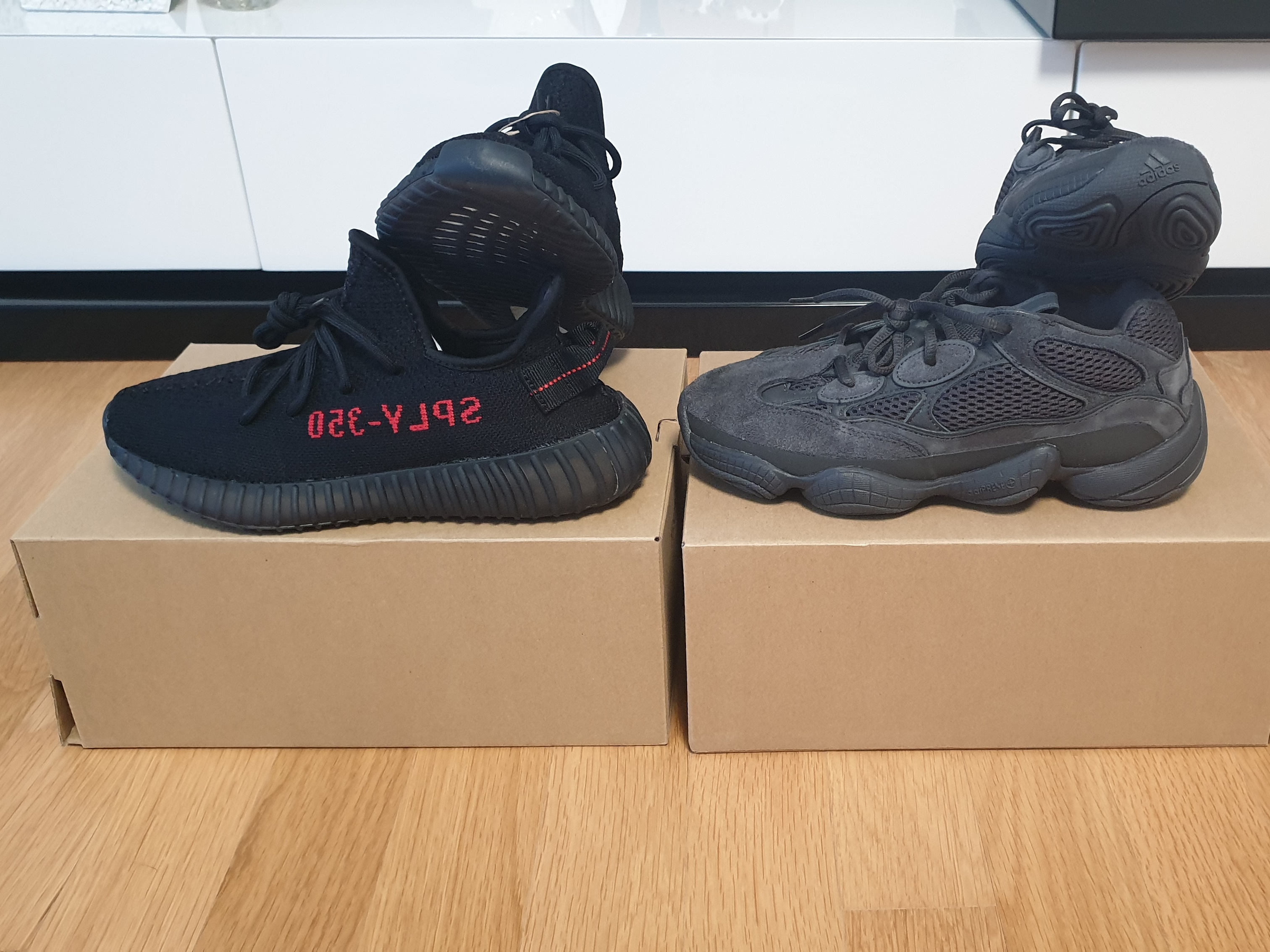 Adidas Yeezy Boost 350 V2 Black Red 2020, Adidas Yeezy 500 Utility Black 2018/2020 착용 스타일