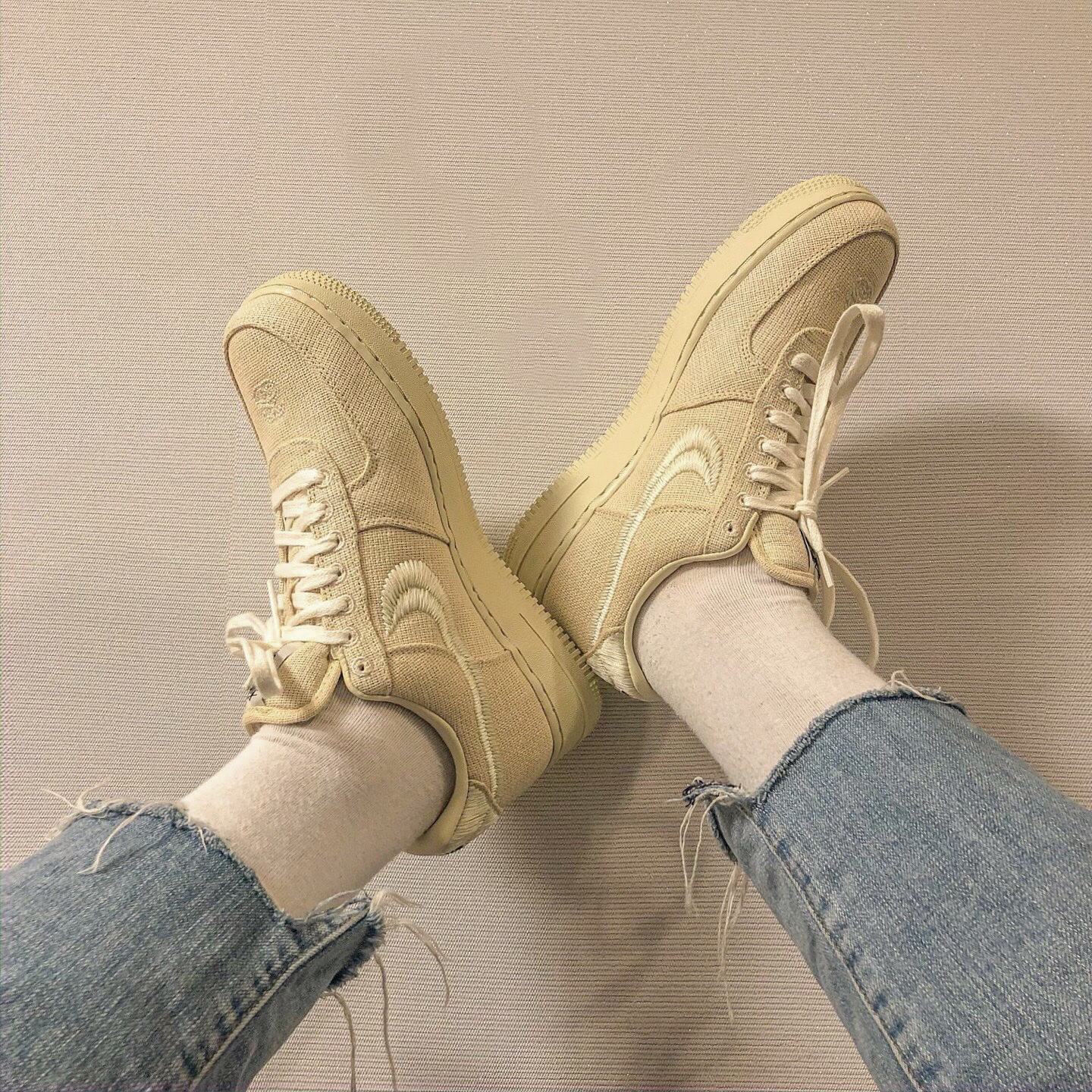 Nike x Stussy Air Force 1 Low Fossil 착용 스타일