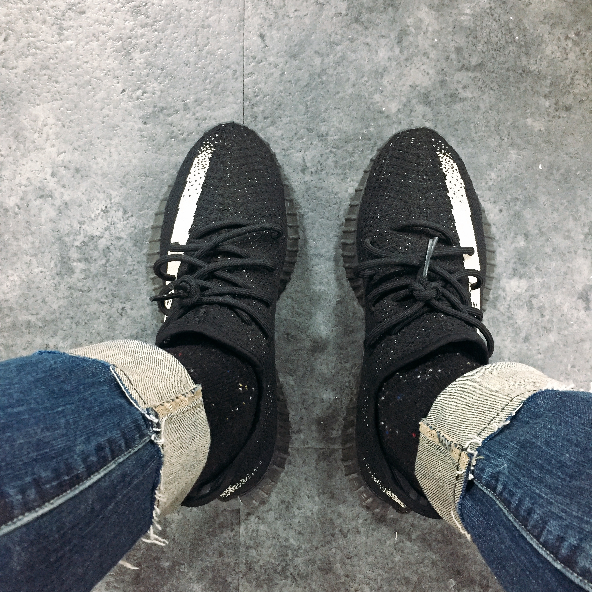Adidas Yeezy Boost 350 V2 Core Black White 2016 착용 스타일