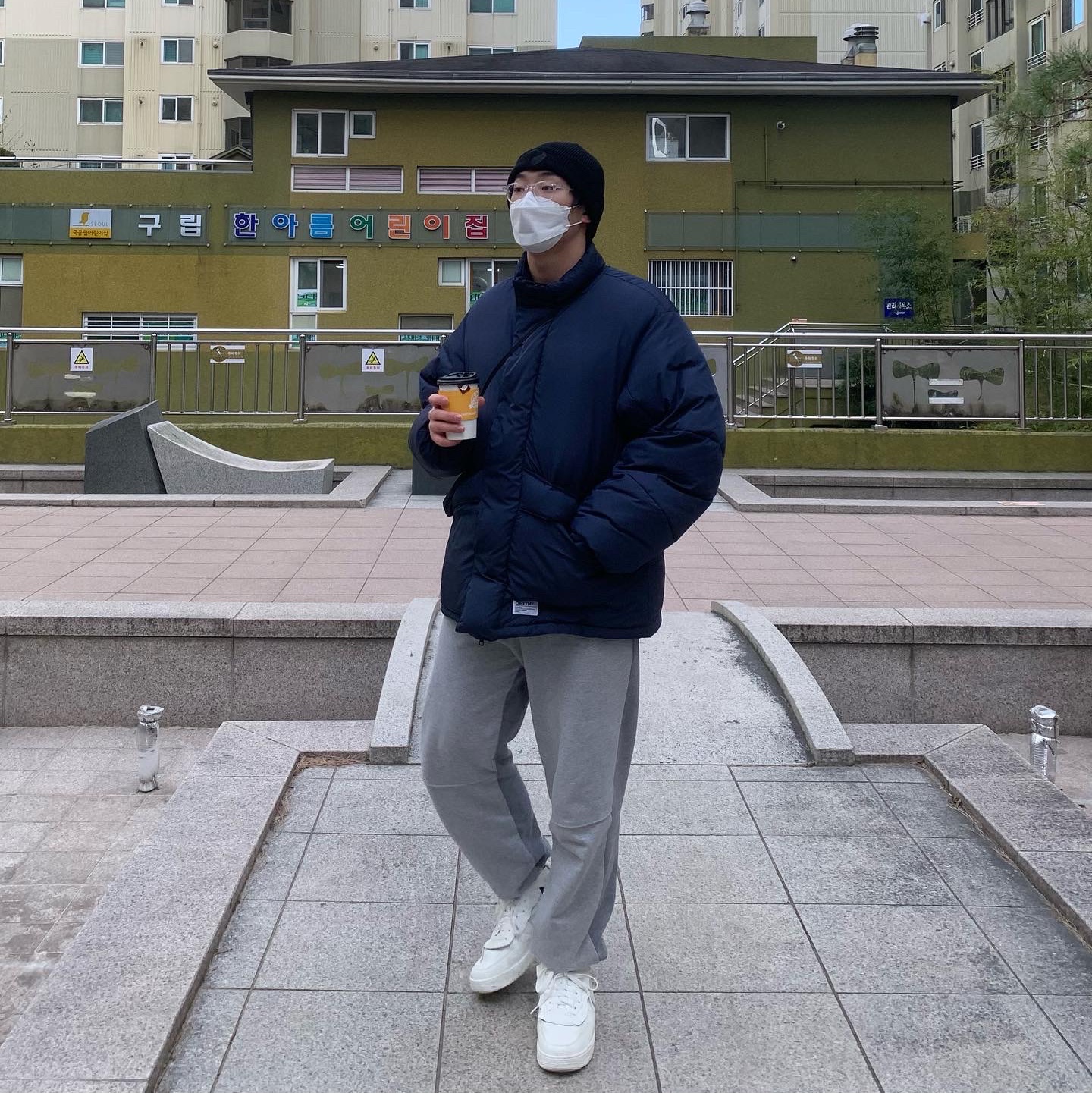 Nike x Comme des Garcons Homme Plus Air Force Mid White 착용 스타일 - 1