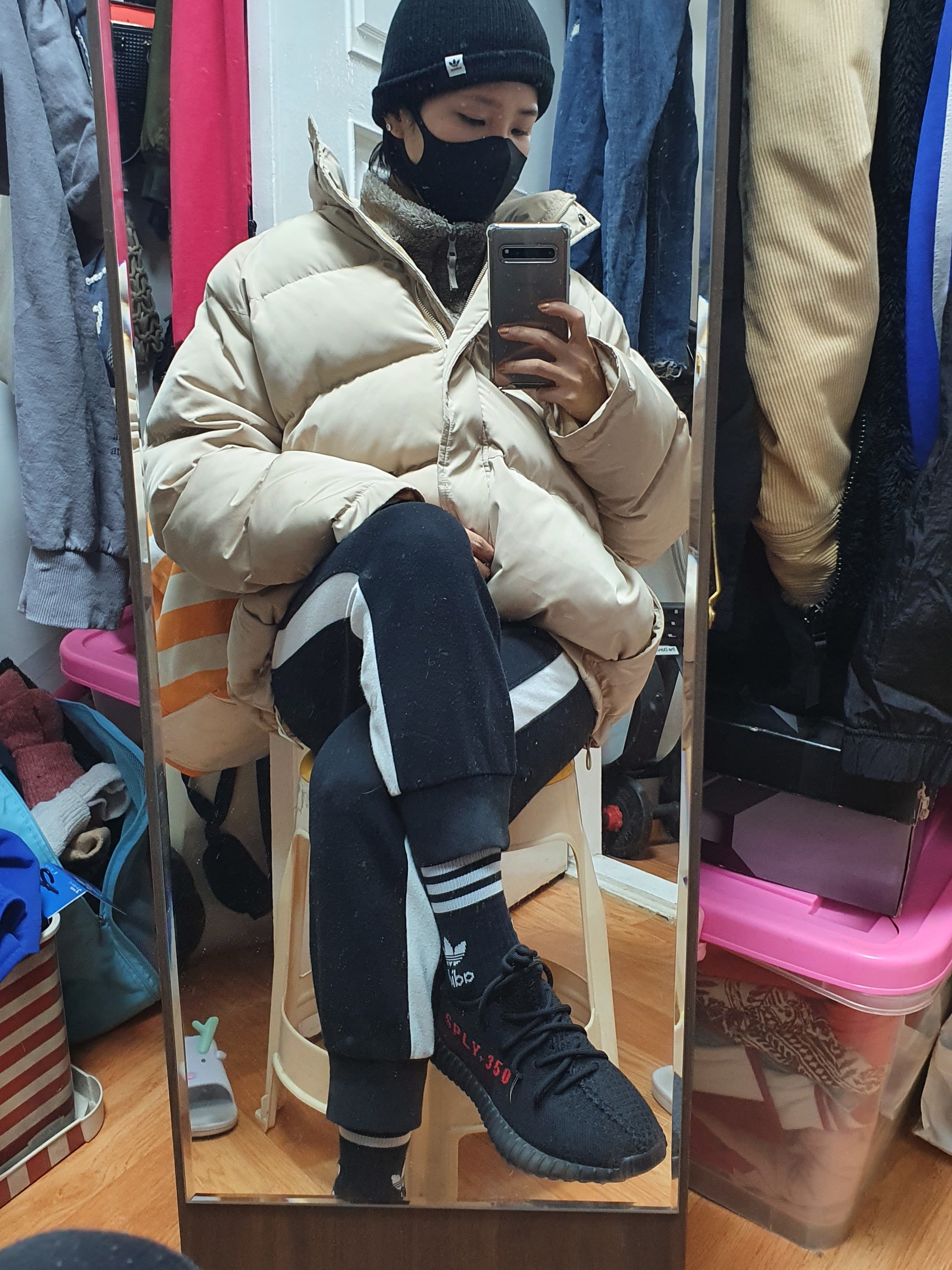 Adidas Yeezy Boost 350 V2 Black Red 2020 착용 스타일
