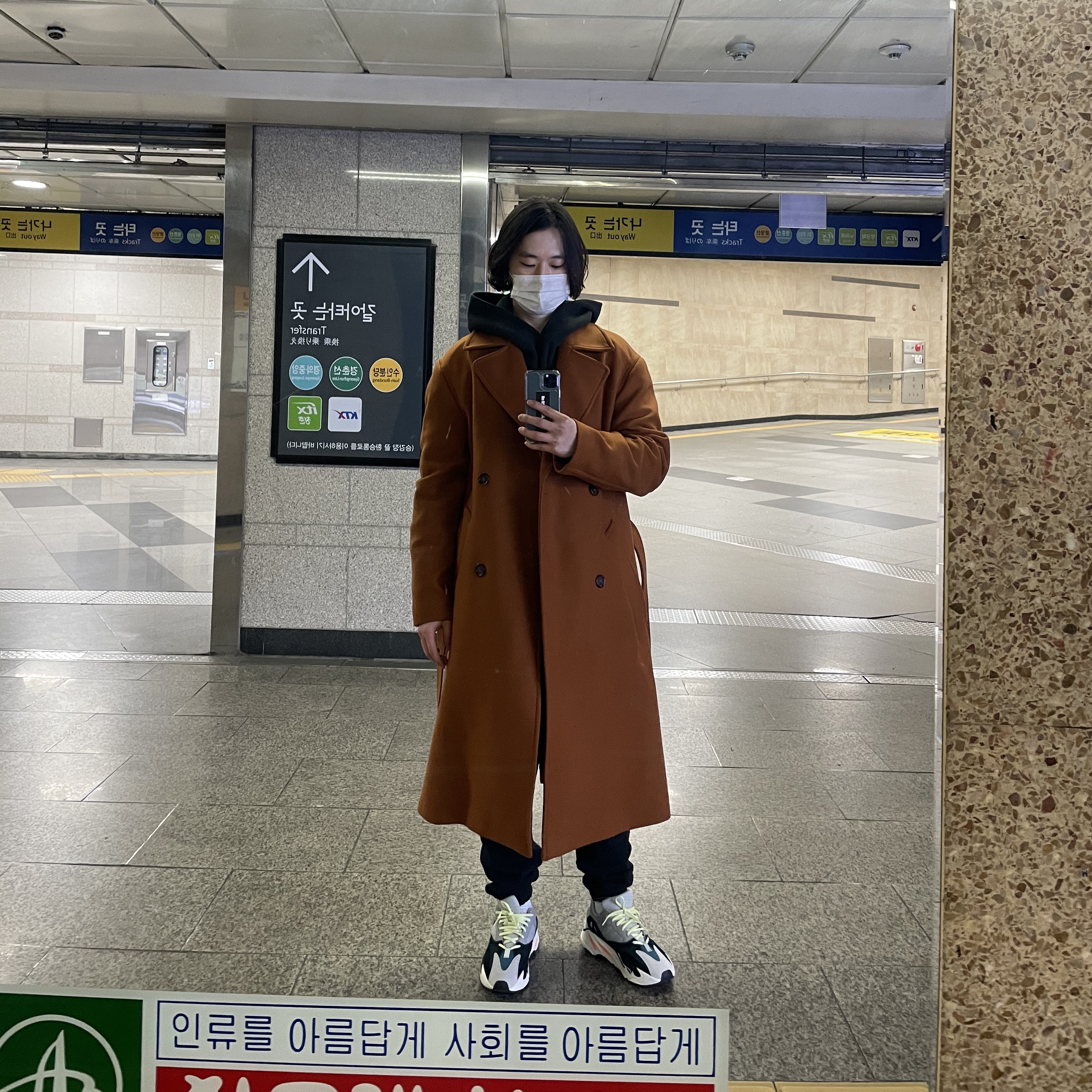 Essentials 3D Silicon Applique Pullover Hoodie Dark Slate/Black 2020, Essentials Sweatpants Dark Slate/Black 2020 착용 스타일
