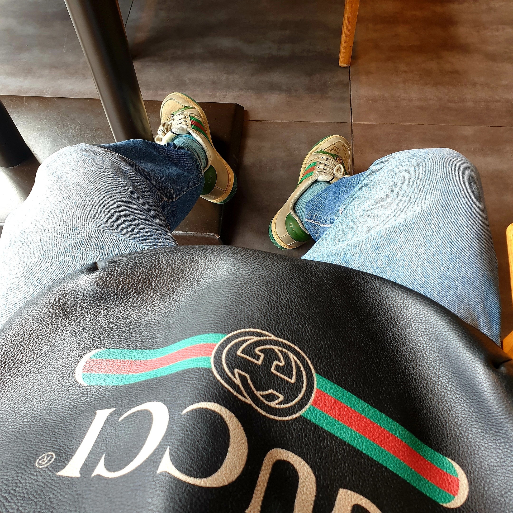 Gucci Rhyton Leather Sneakers Logo 착용 스타일