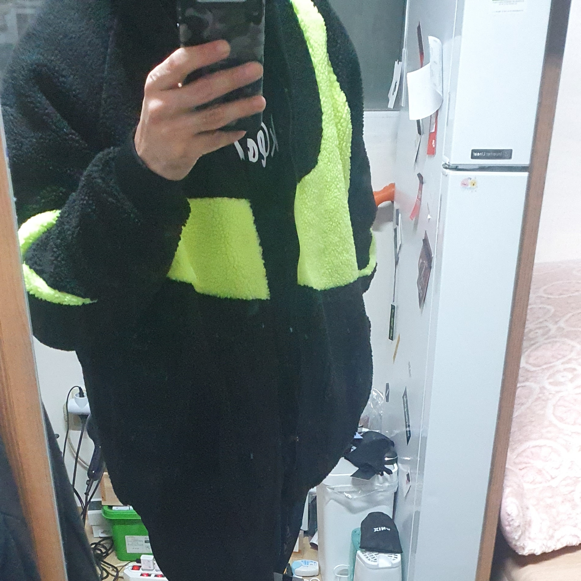 Nike Big Swoosh Full Zip Jacket Black Volt 착용 스타일