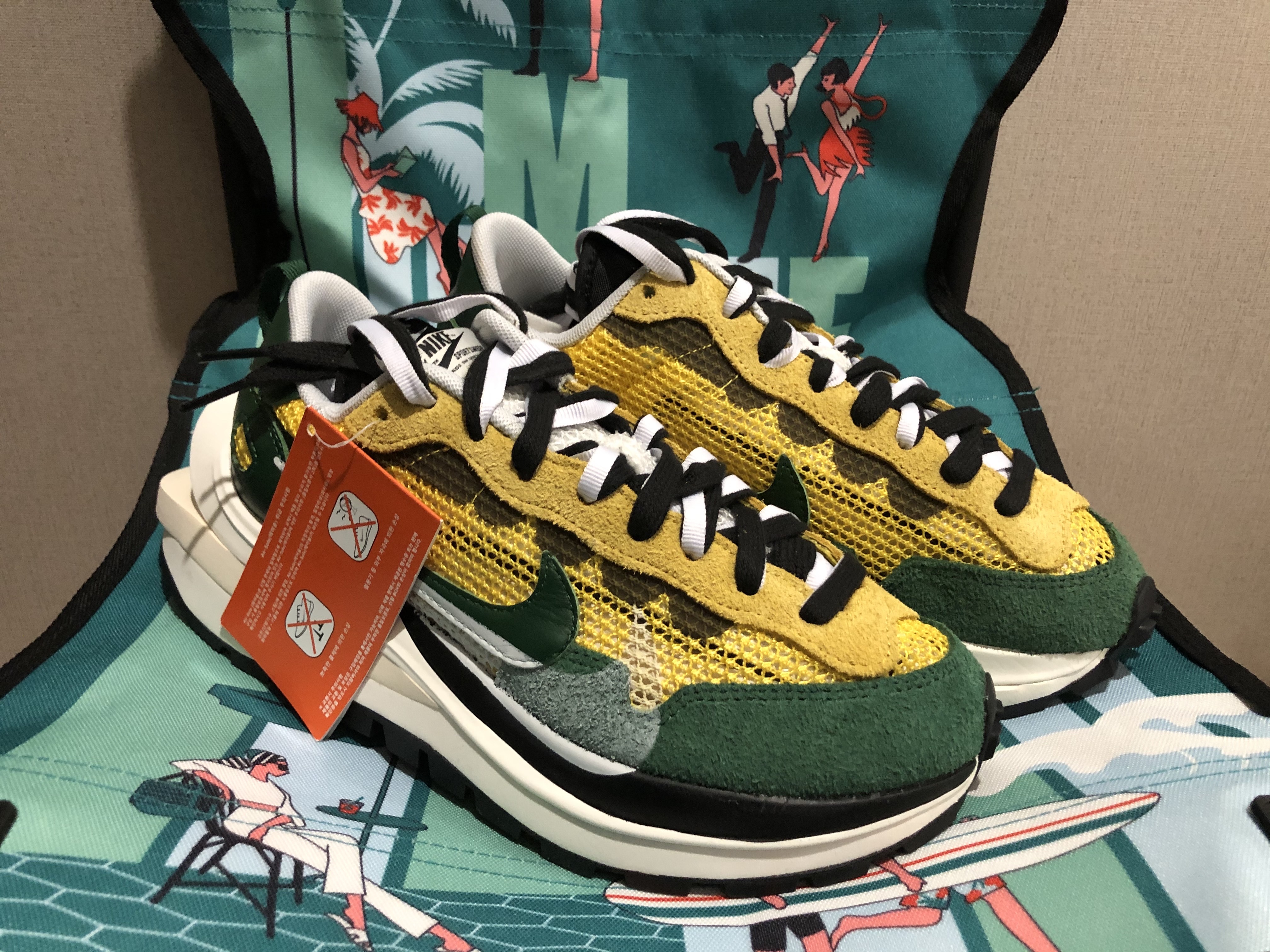 Nike x Sacai VaporWaffle Tour Yellow & Gorge Green Sail 착용 스타일