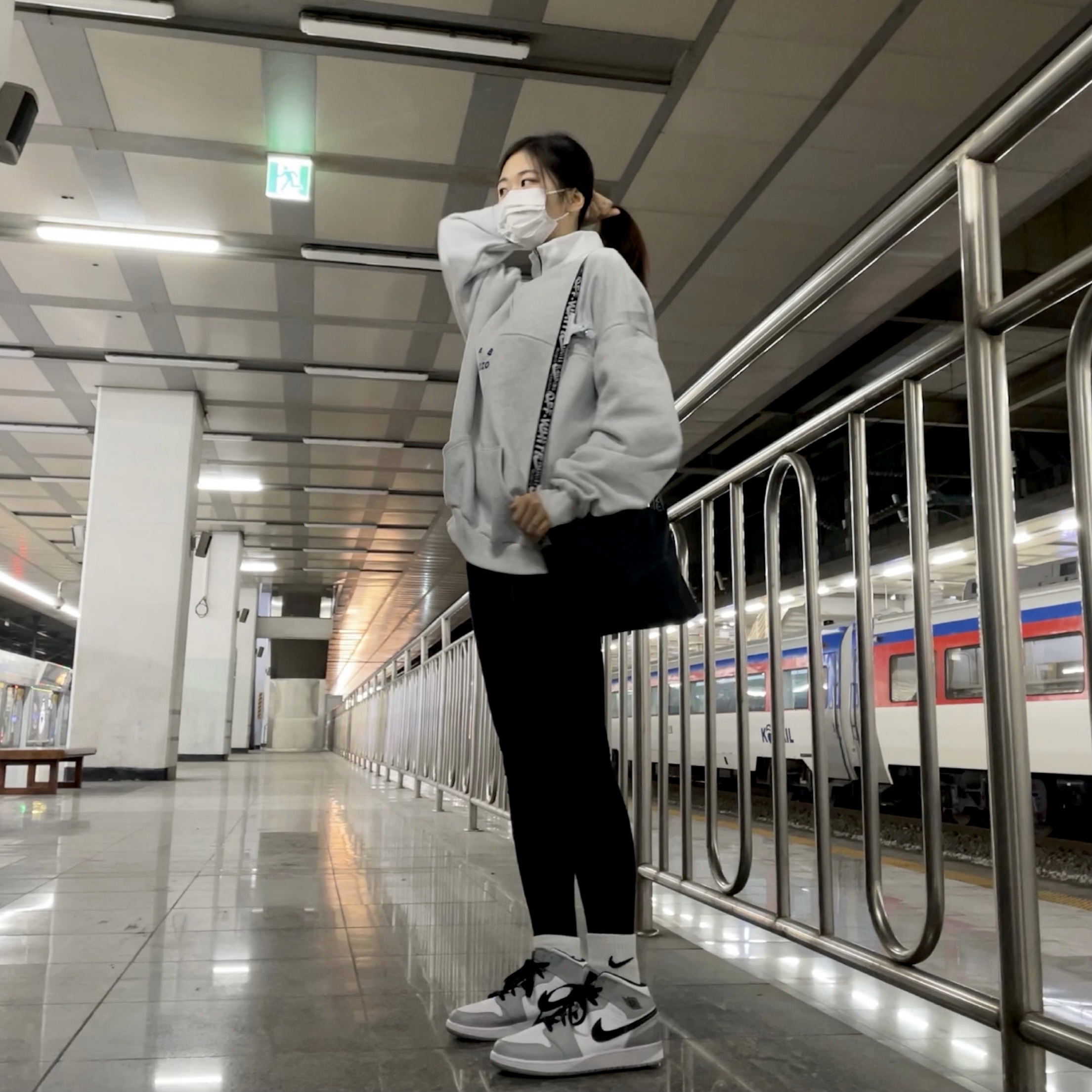IAB Studio Half Zip Pullover Light Gray, Jordan 1 Mid Light Smoke Grey 착용 스타일