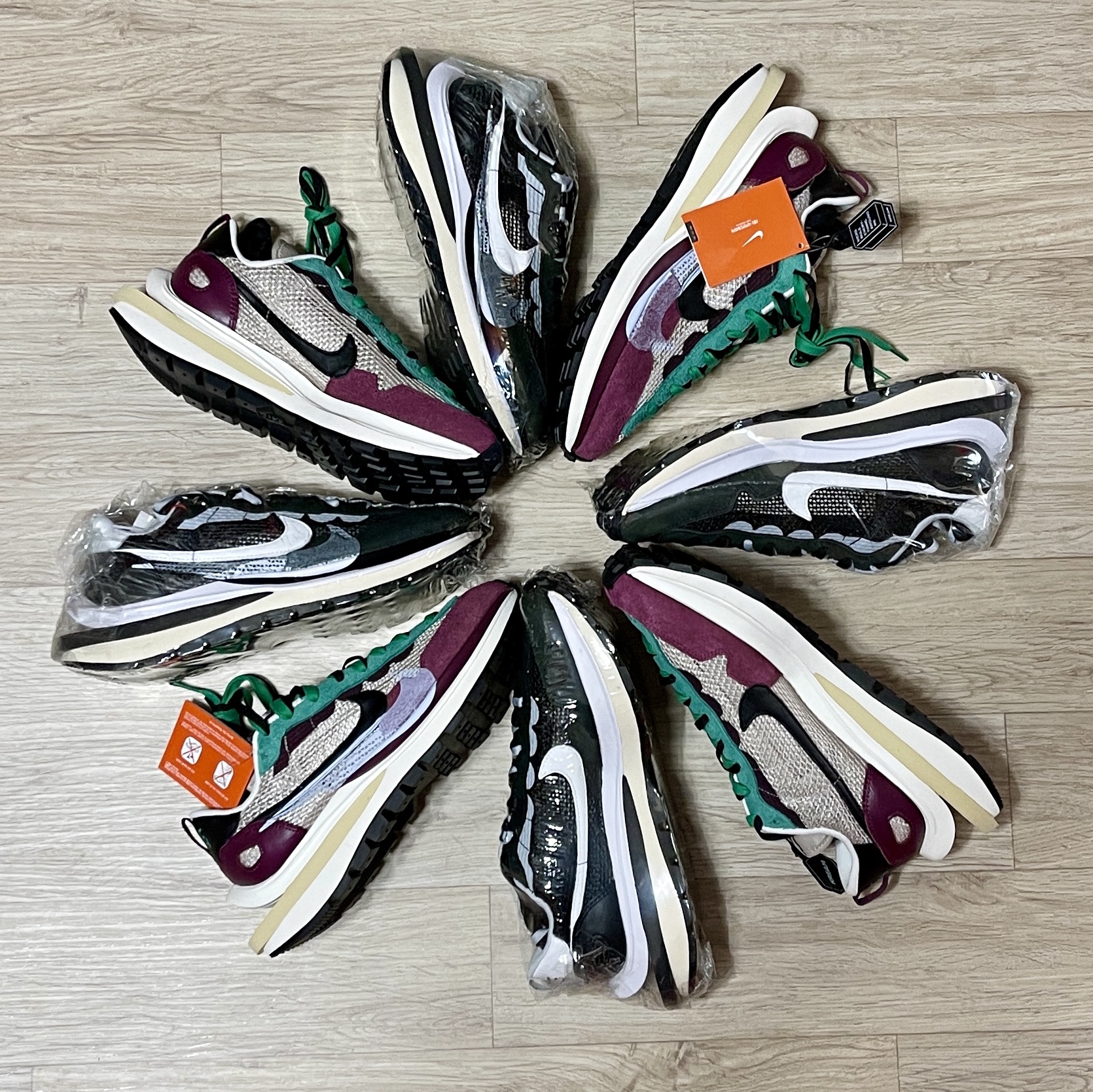 Nike x Sacai VaporWaffle String & Black Villain Red, Nike x Sacai VaporWaffle Black White 착용 스타일