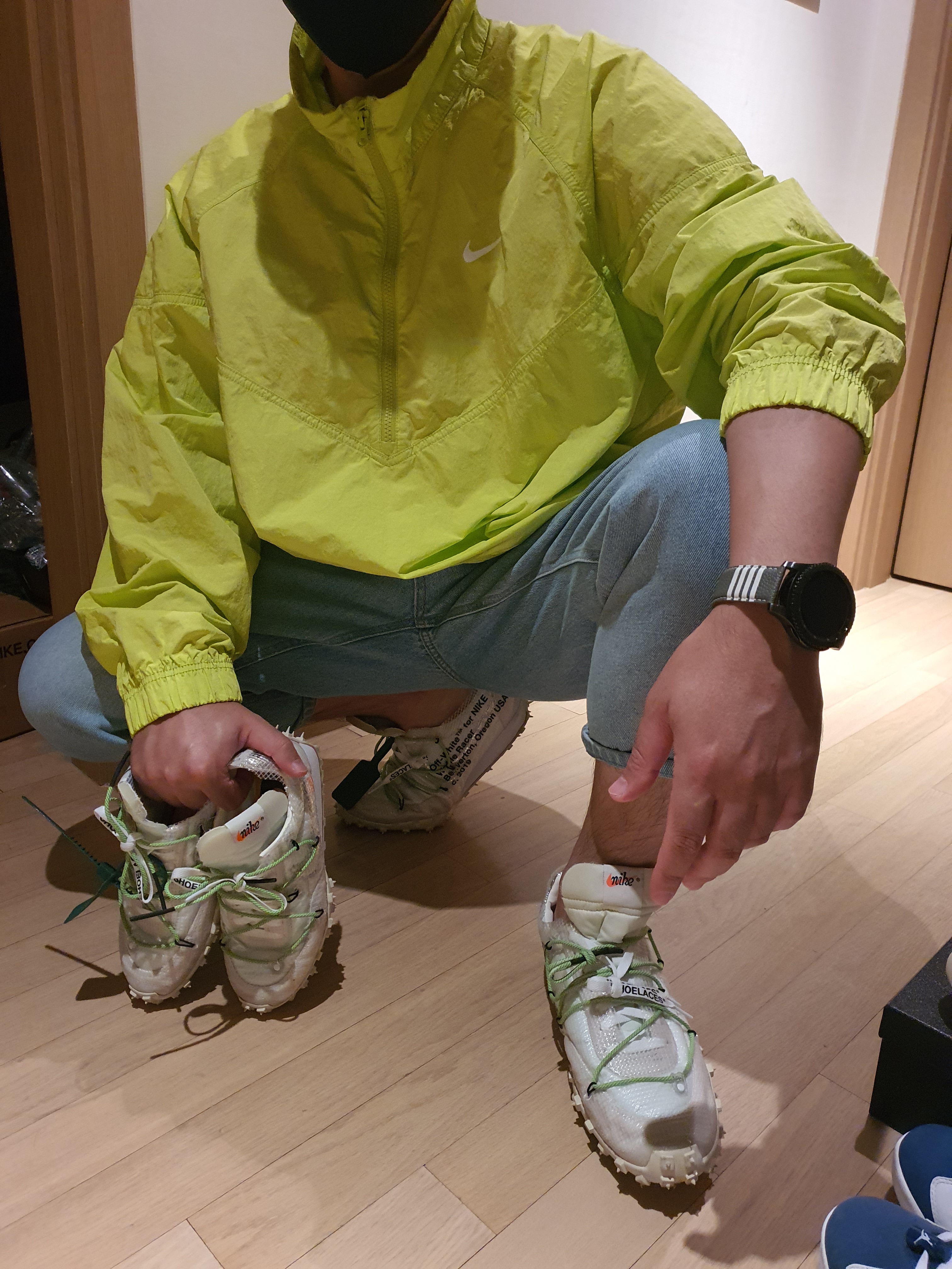 (W) Nike x Off-White Waffle Racer White, Nike x Stussy Windrunner Jacket Bright Cactus 착용 스타일
