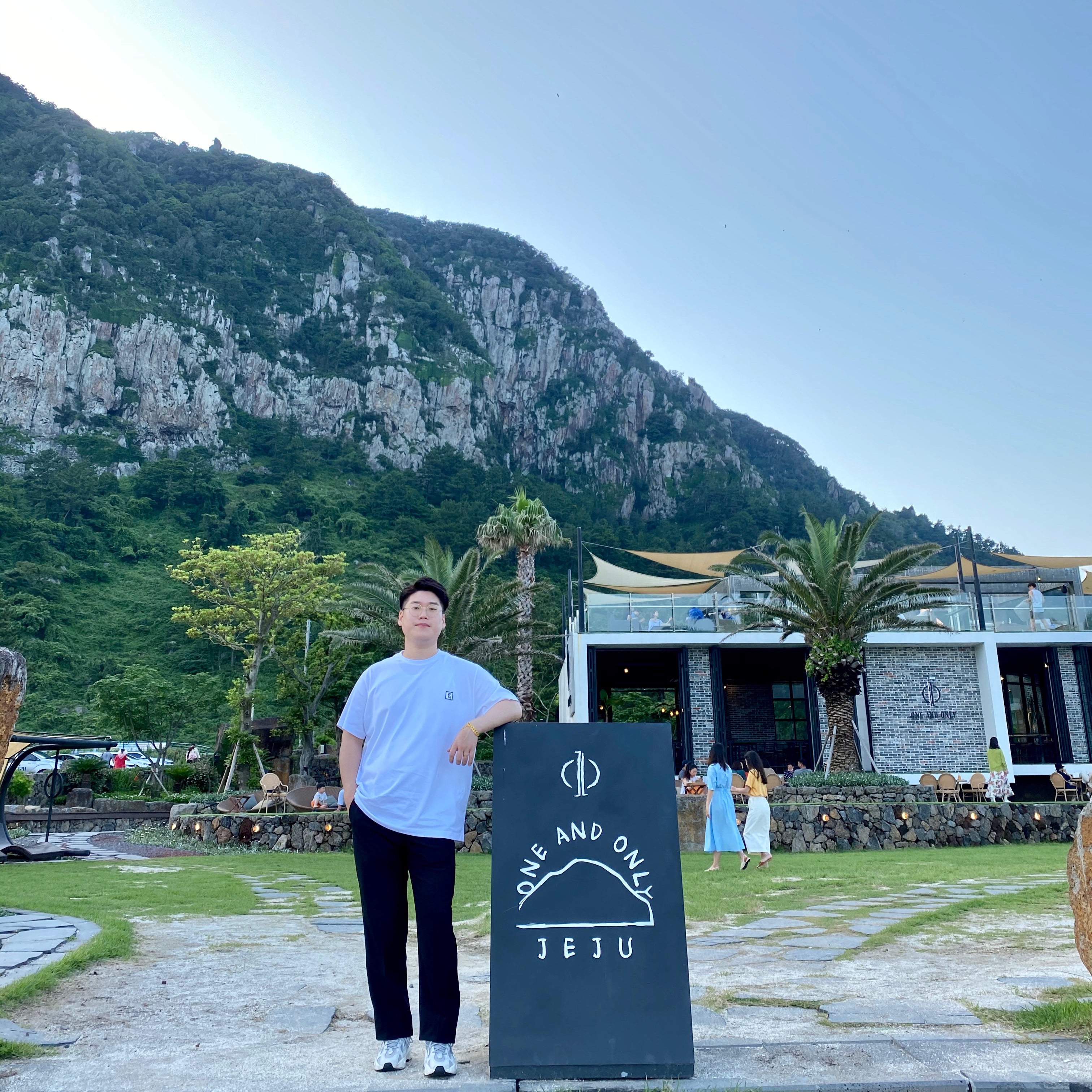 Adidas Yeezy Boost 700 V2 Static 2018 착용 스타일