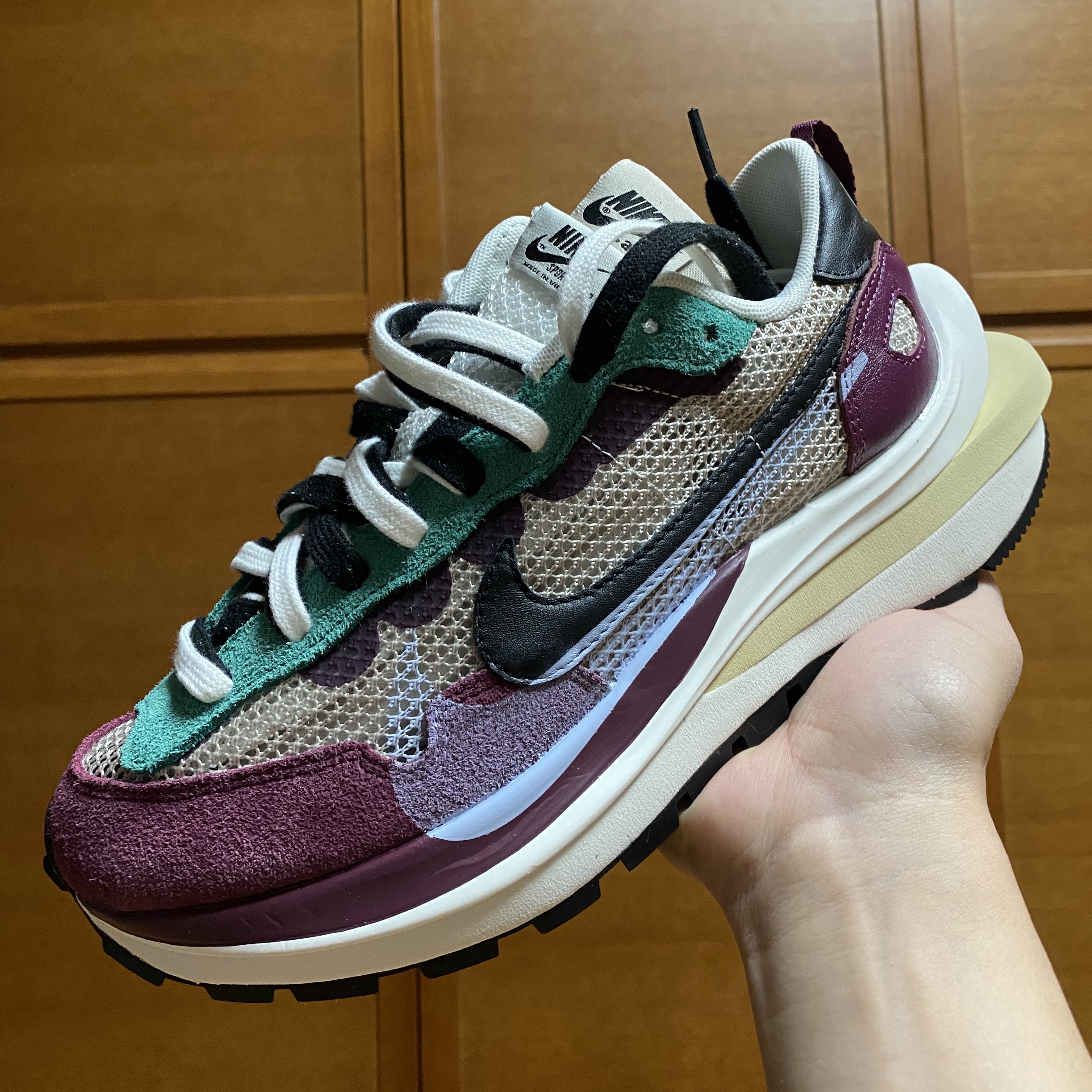 Nike x Sacai VaporWaffle String & Black Villain Red 착용 스타일 - 4