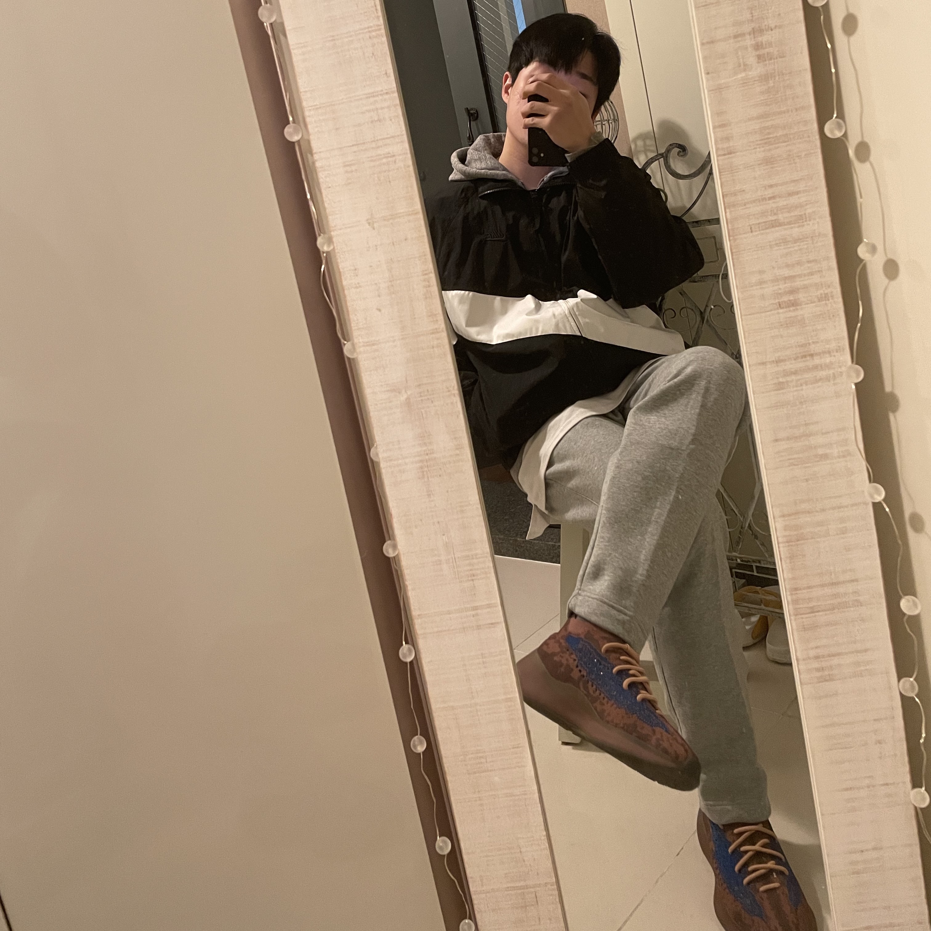Adidas Yeezy Boost 380 Azure - Non-Reflective 착용 스타일