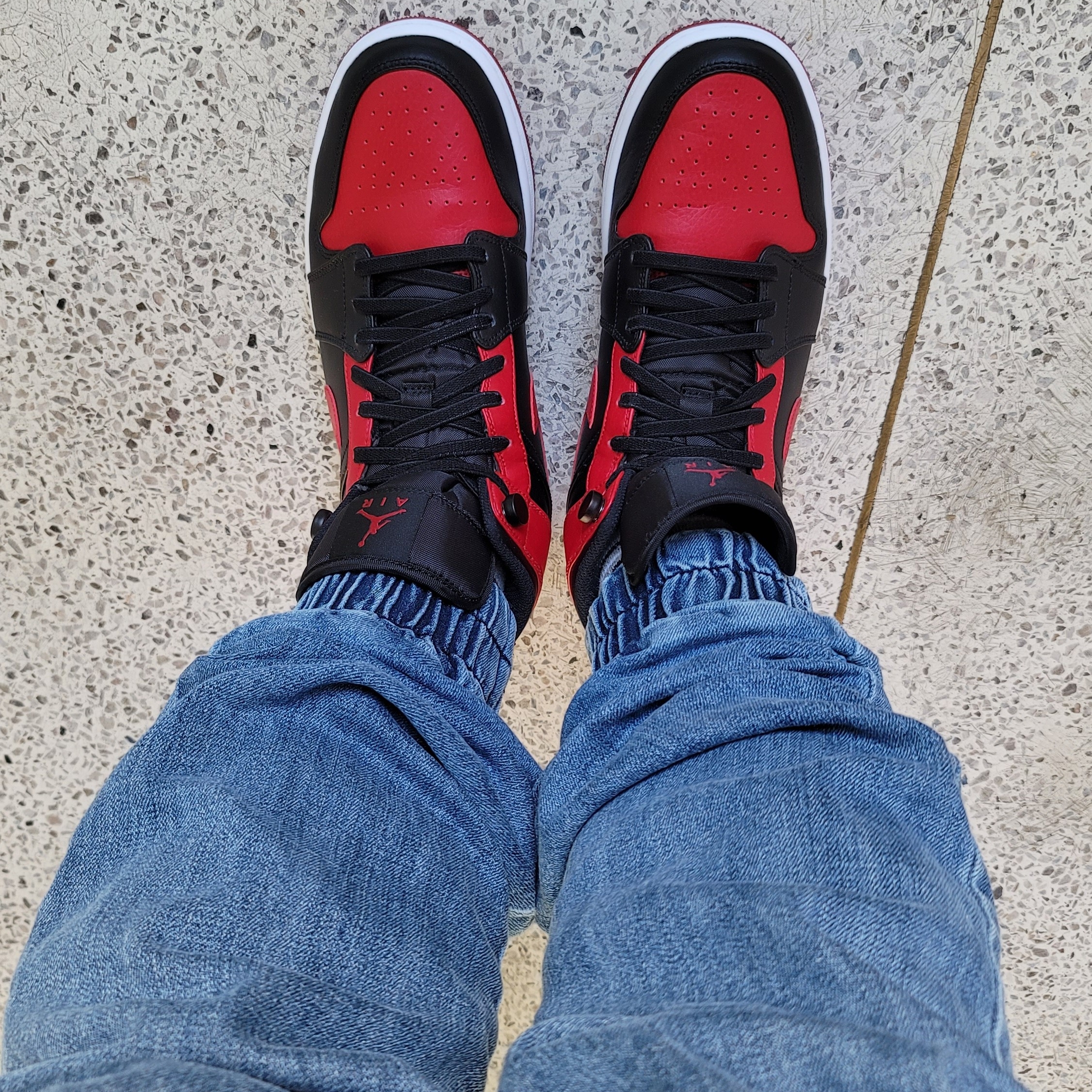 Jordan 1 Mid Bred Banned 2020 착용 스타일 - 3