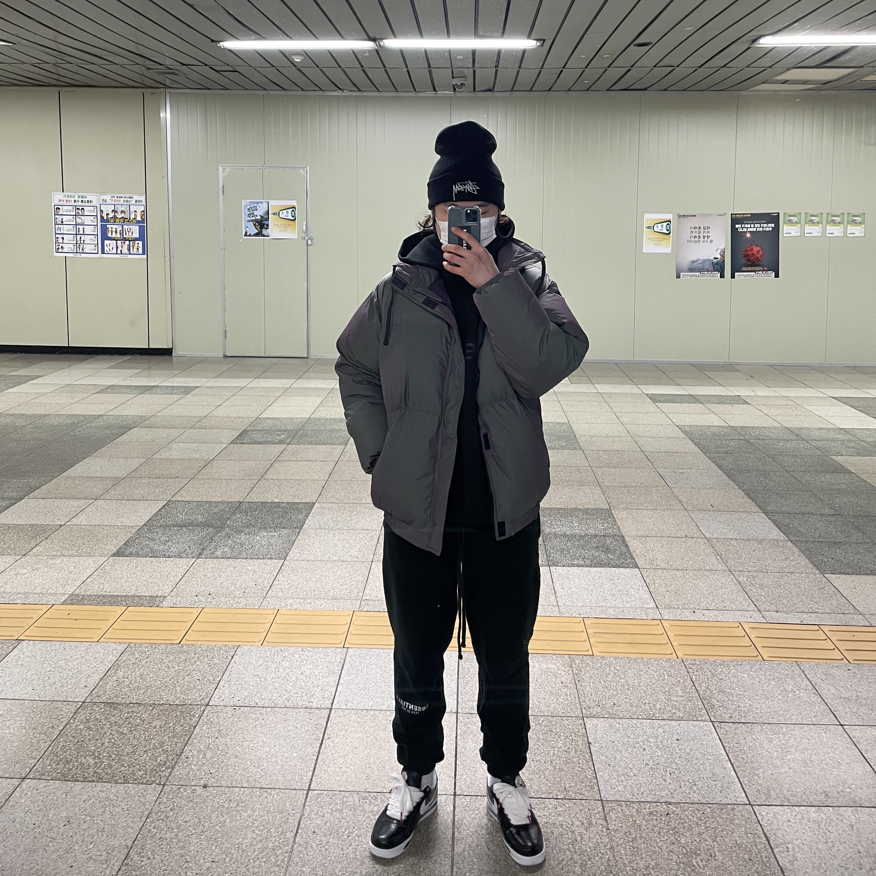 Essentials Sweatpants Dark Slate/Black 2020, Essentials 3D Silicon Applique Pullover Hoodie Dark Slate/Black 2020 착용 스타일