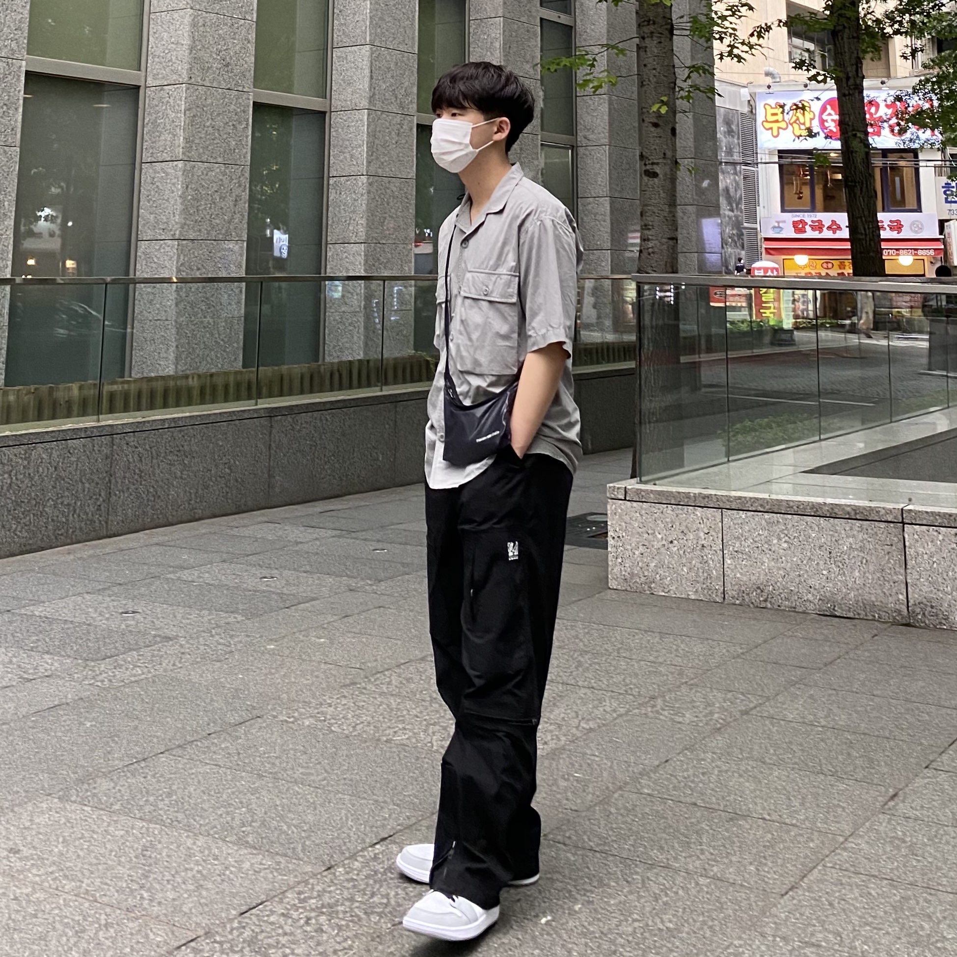 Jordan 1 Mid Light Smoke Grey 착용 스타일 - 1