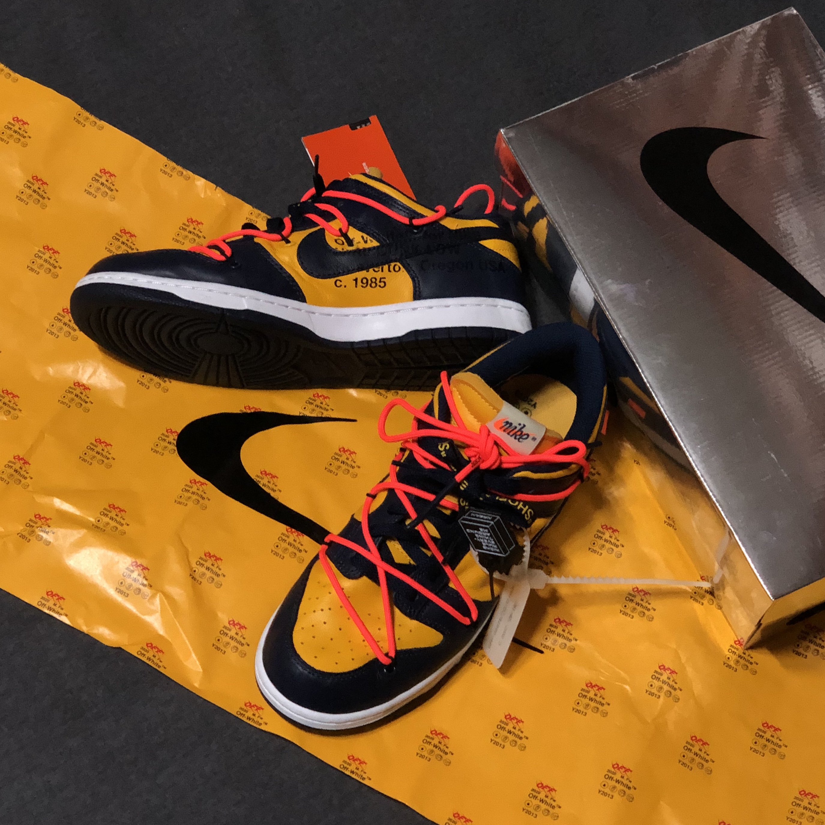 Nike x Off-White Dunk Low University Gold Midnight Navy 착용 스타일