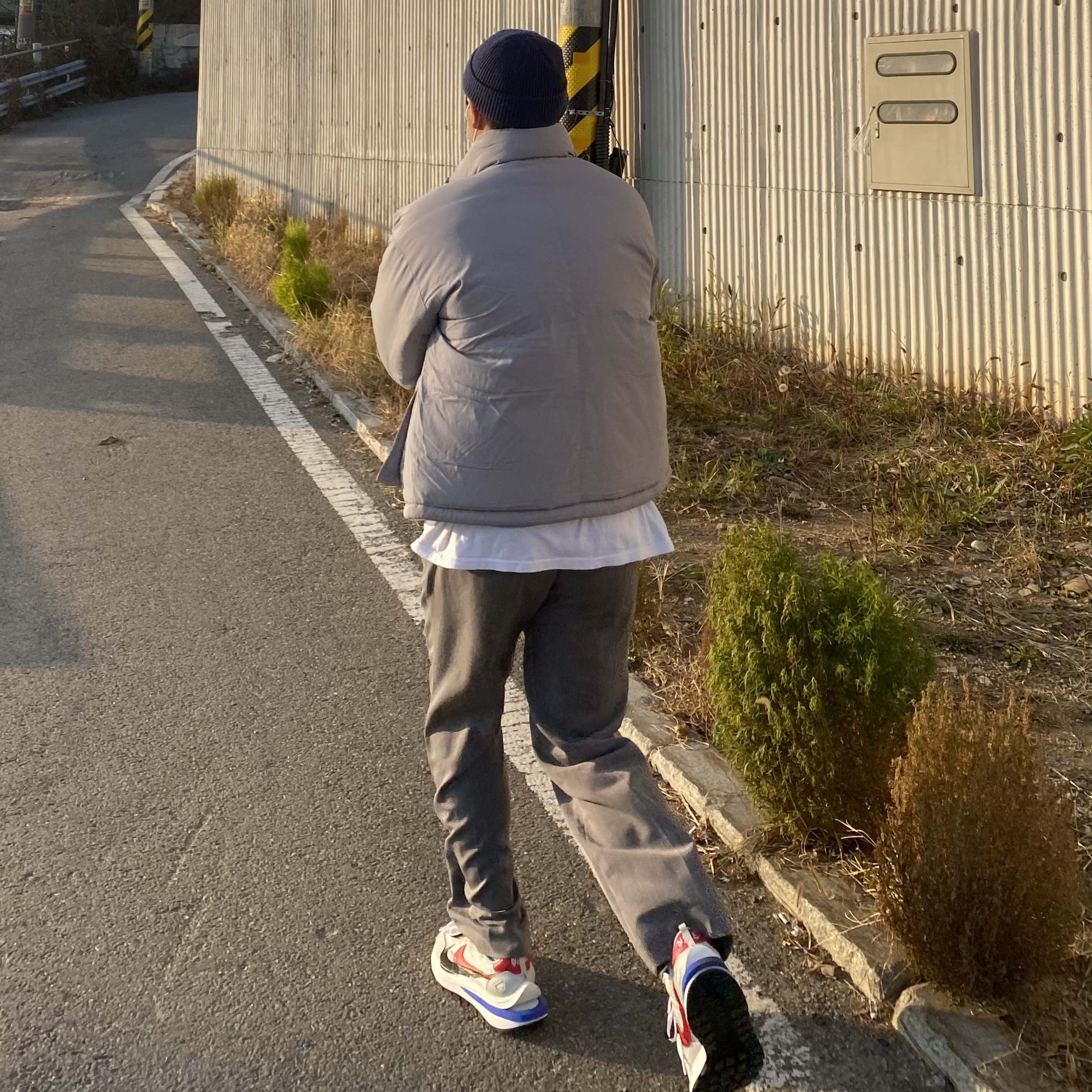 Nike x Sacai VaporWaffle Royal Fuchsia 착용 스타일