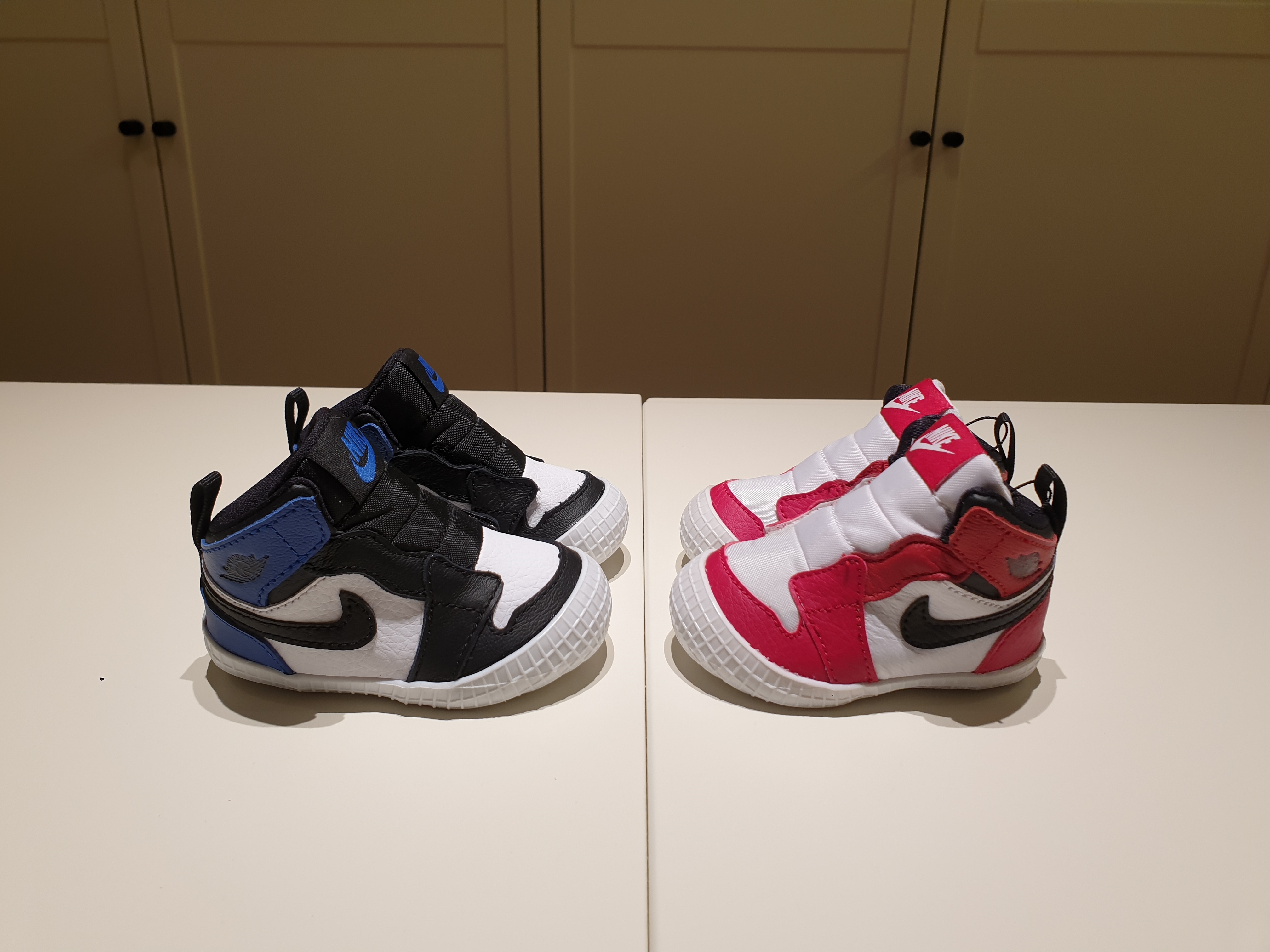 (CB) Jordan 1 Crib Bootie White Varsity Red, (CB) Jordan 1 Crib Bootie Sport Royal 착용 스타일