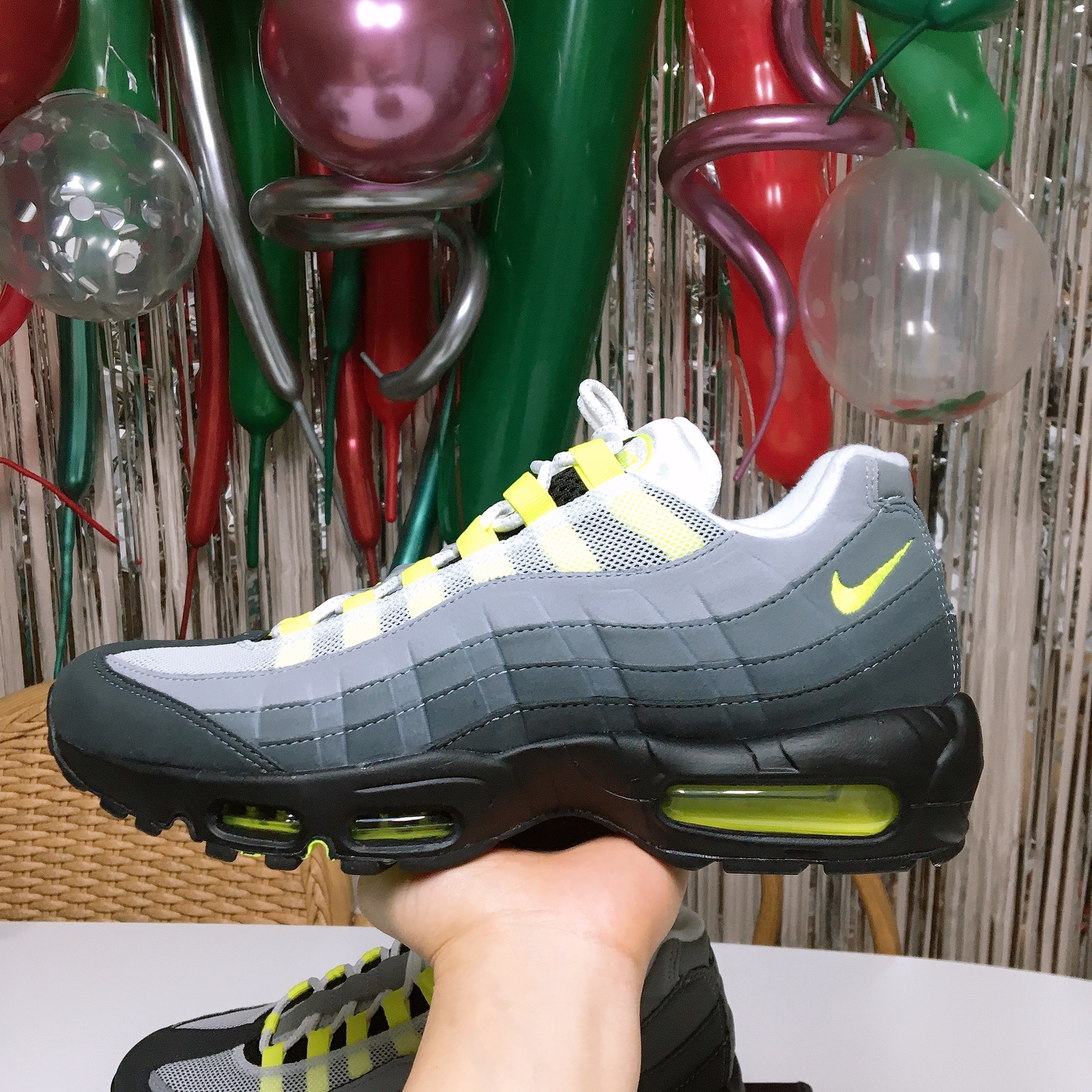 Nike Air Max 95 OG Neon Yellow 2020 착용 스타일 - 2