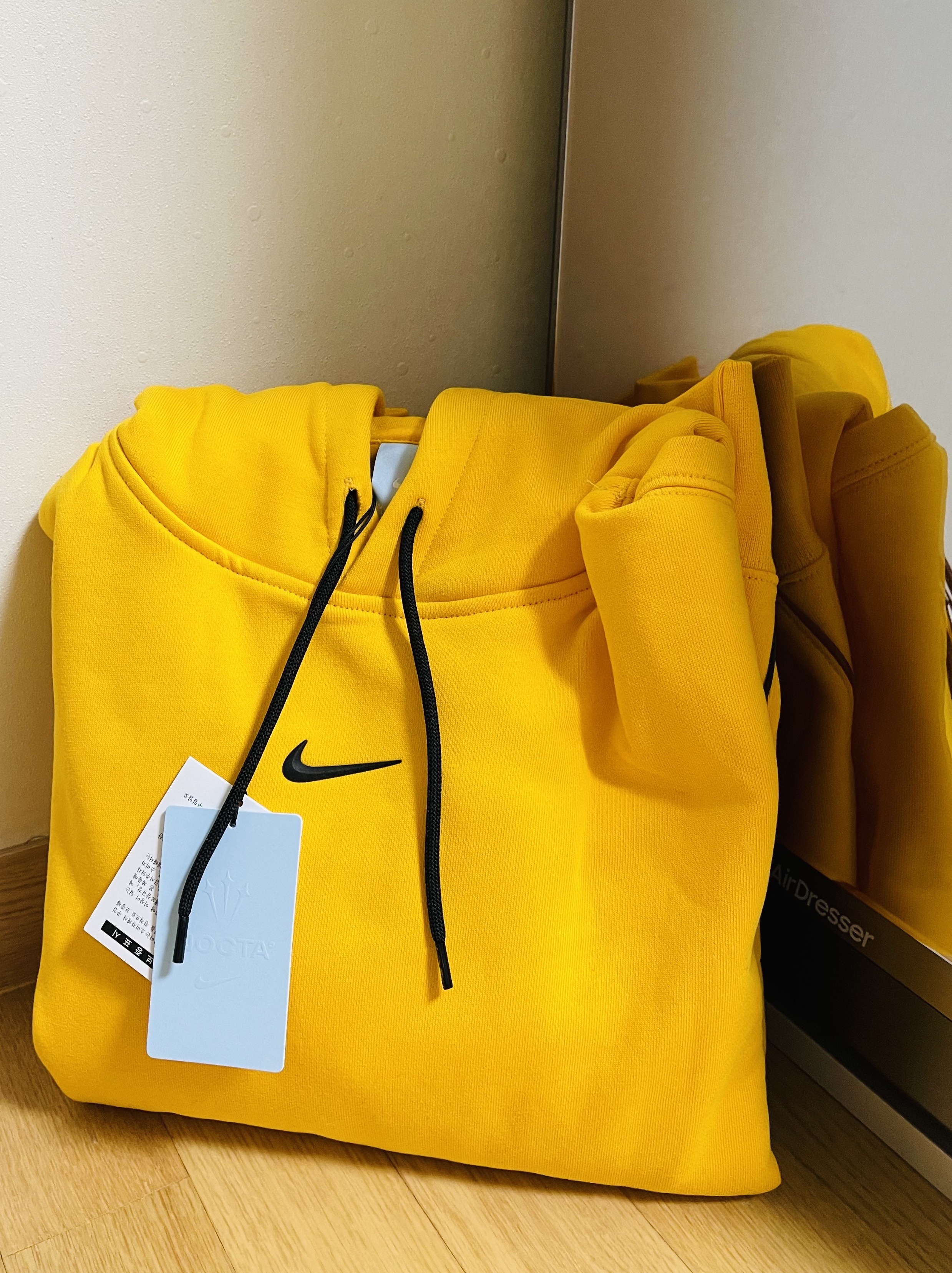 Nike x Drake Nocta Essential Hoodie University Gold - Asia 착용 스타일
