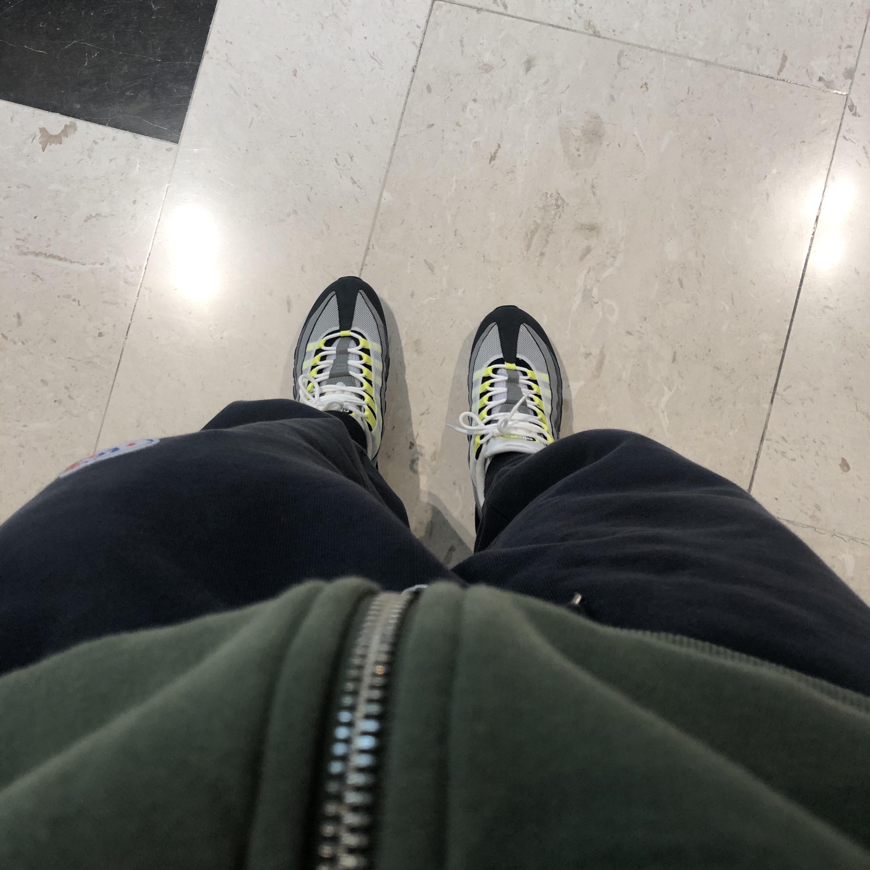 Nike Air Max 95 OG Neon Yellow 2020 착용 스타일 - 2