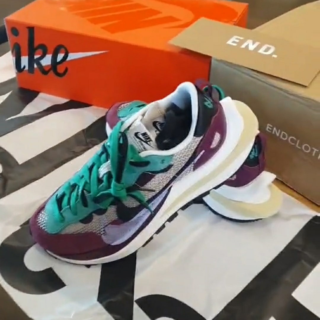 Nike x Sacai VaporWaffle String & Black Villain Red 착용 스타일