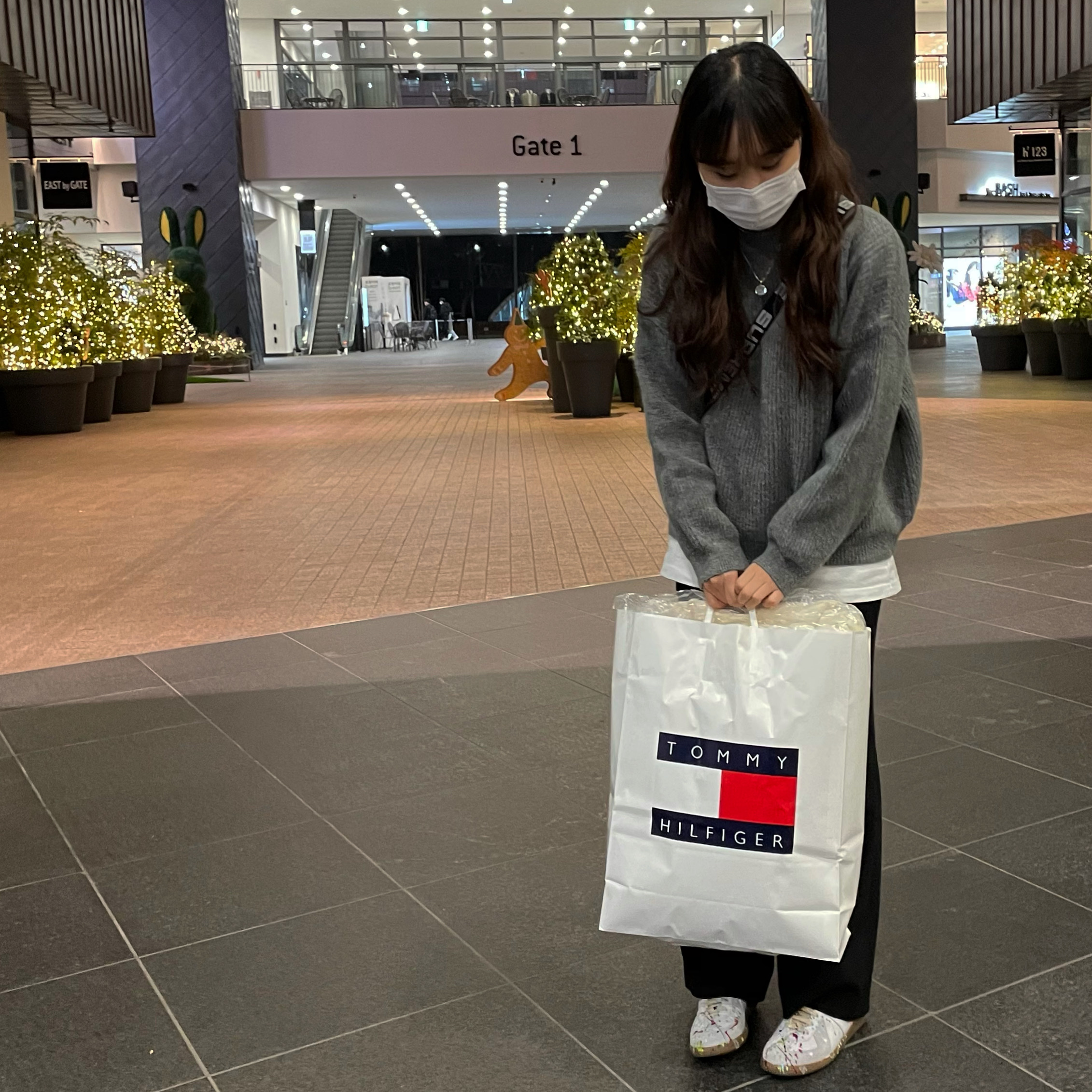 (W) Maison Margiela Replica Paint Drop Sneakers Grey 착용 스타일
