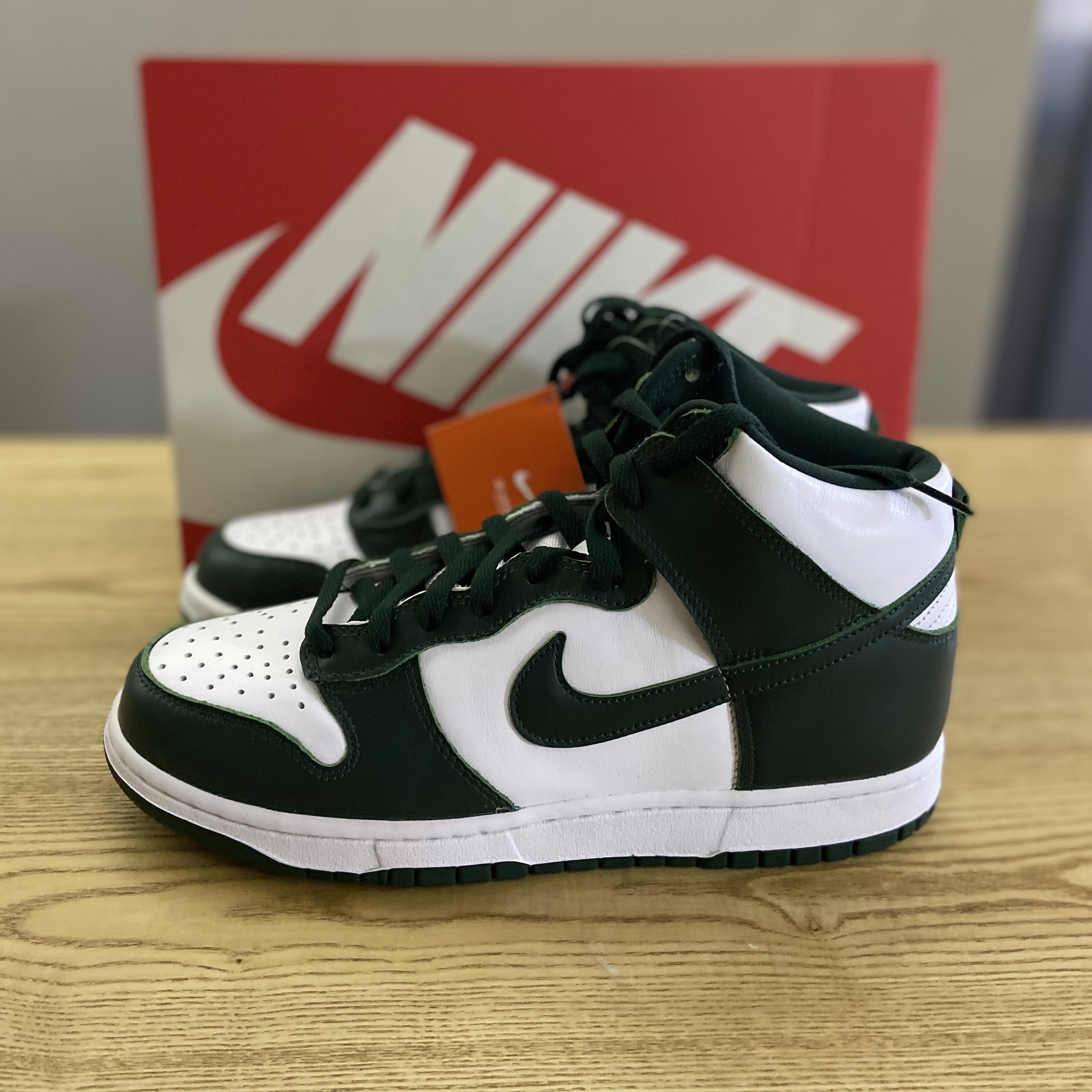 Nike Dunk High SP Spartan Green 착용 스타일