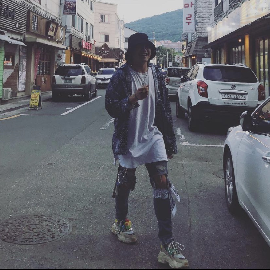 Balenciaga Triple S Yellow Green 착용 스타일