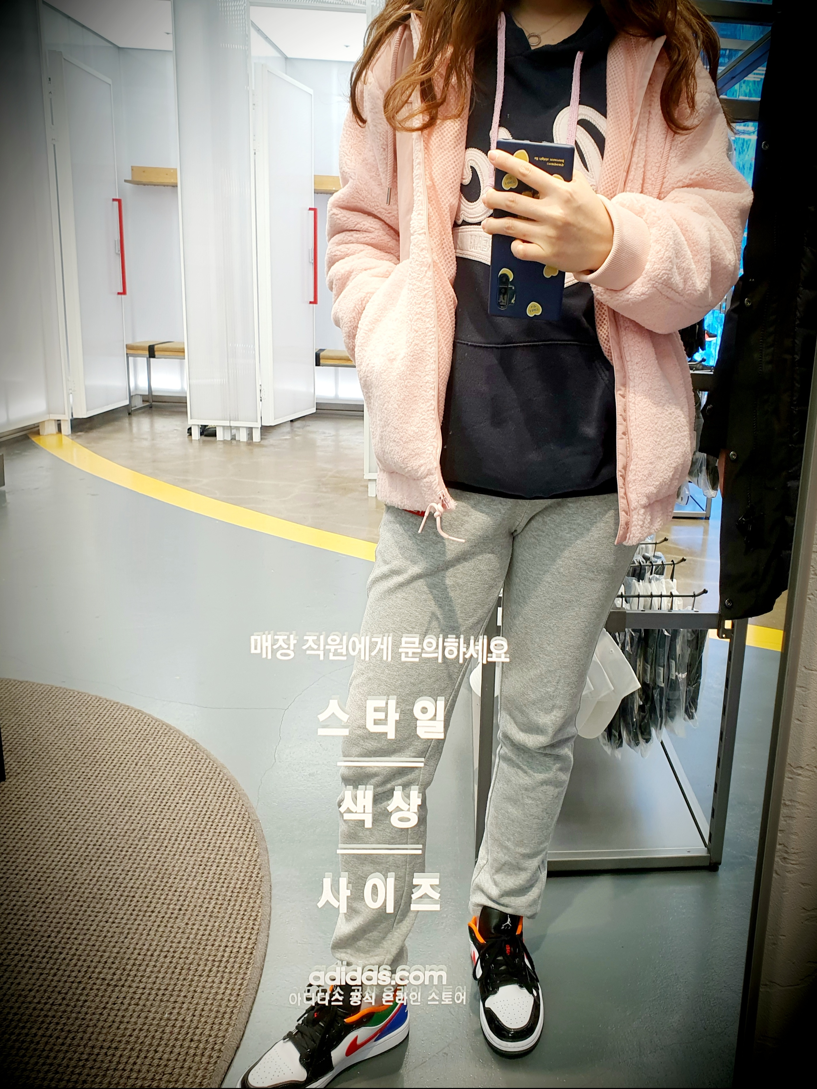 (W) Jordan 1 Low SE Multi-Color Black Toe 착용 스타일