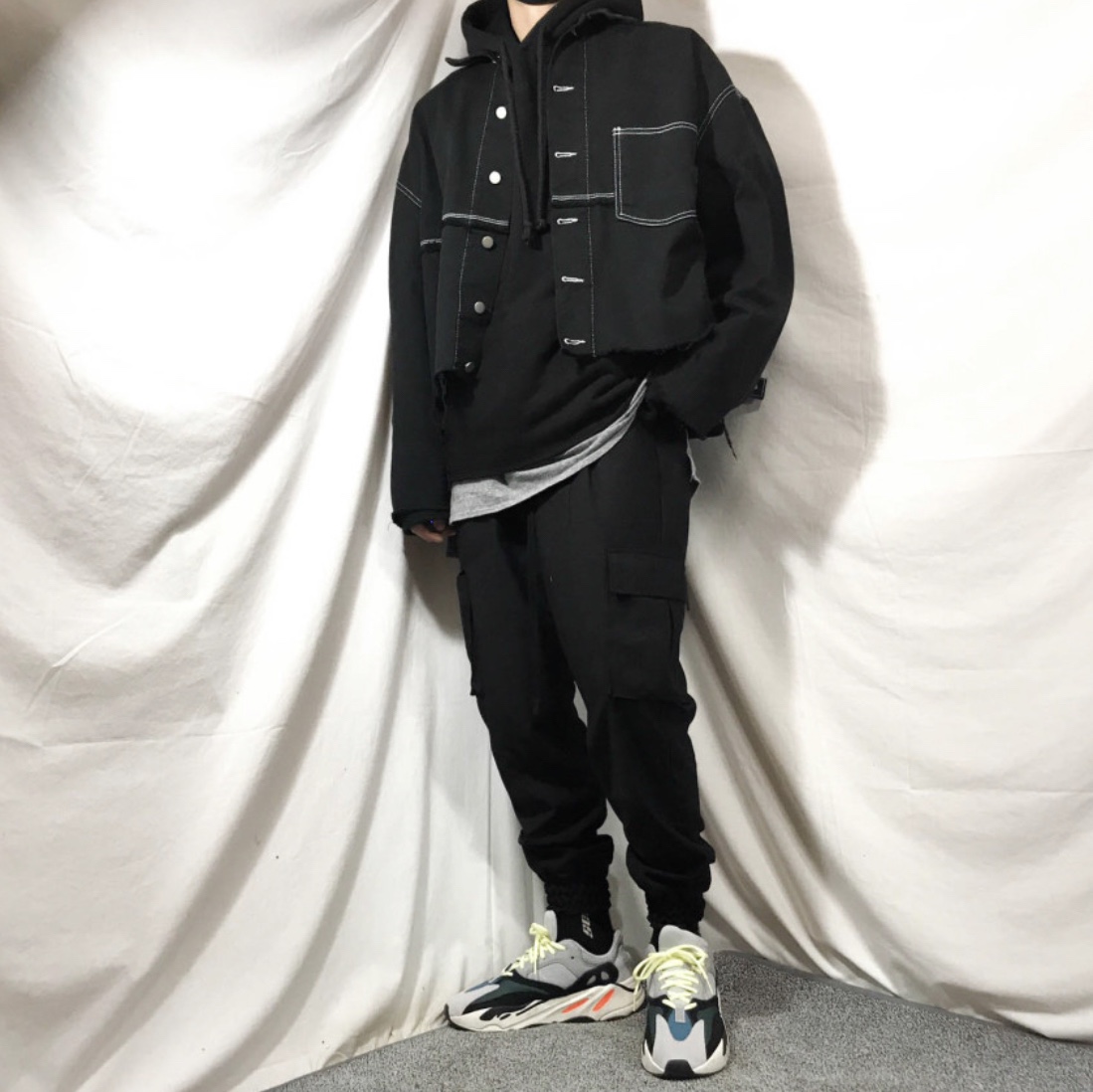 Adidas Yeezy Boost 700 Wave Runner Solid Grey 2017/2019 착용 스타일