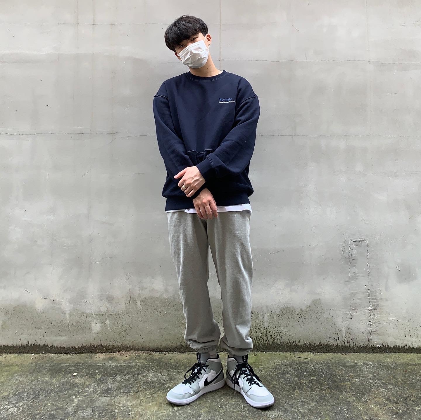 Jordan 1 Mid Light Smoke Grey 착용 스타일 - 1