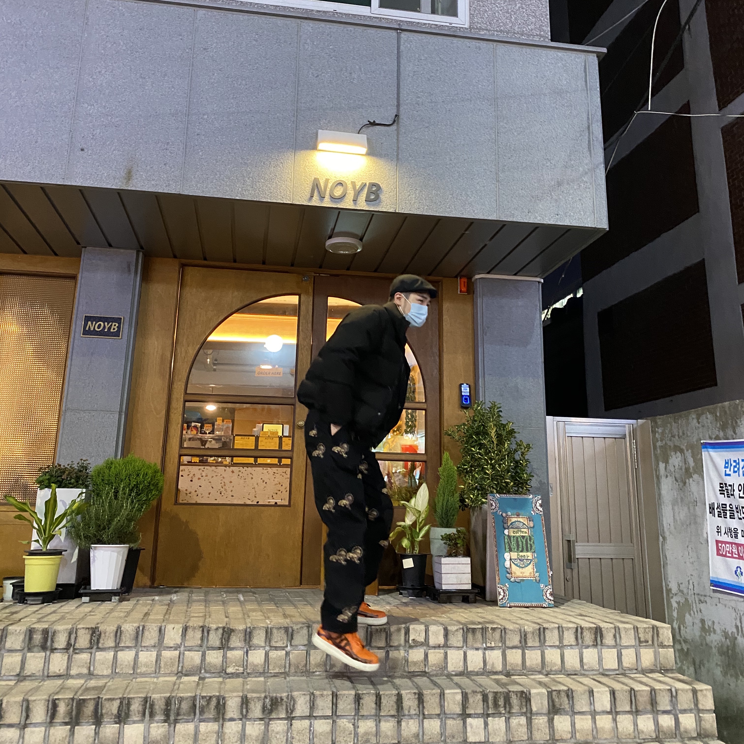 Nike Air Force 1 Low '07 Orange Skeleton 착용 스타일
