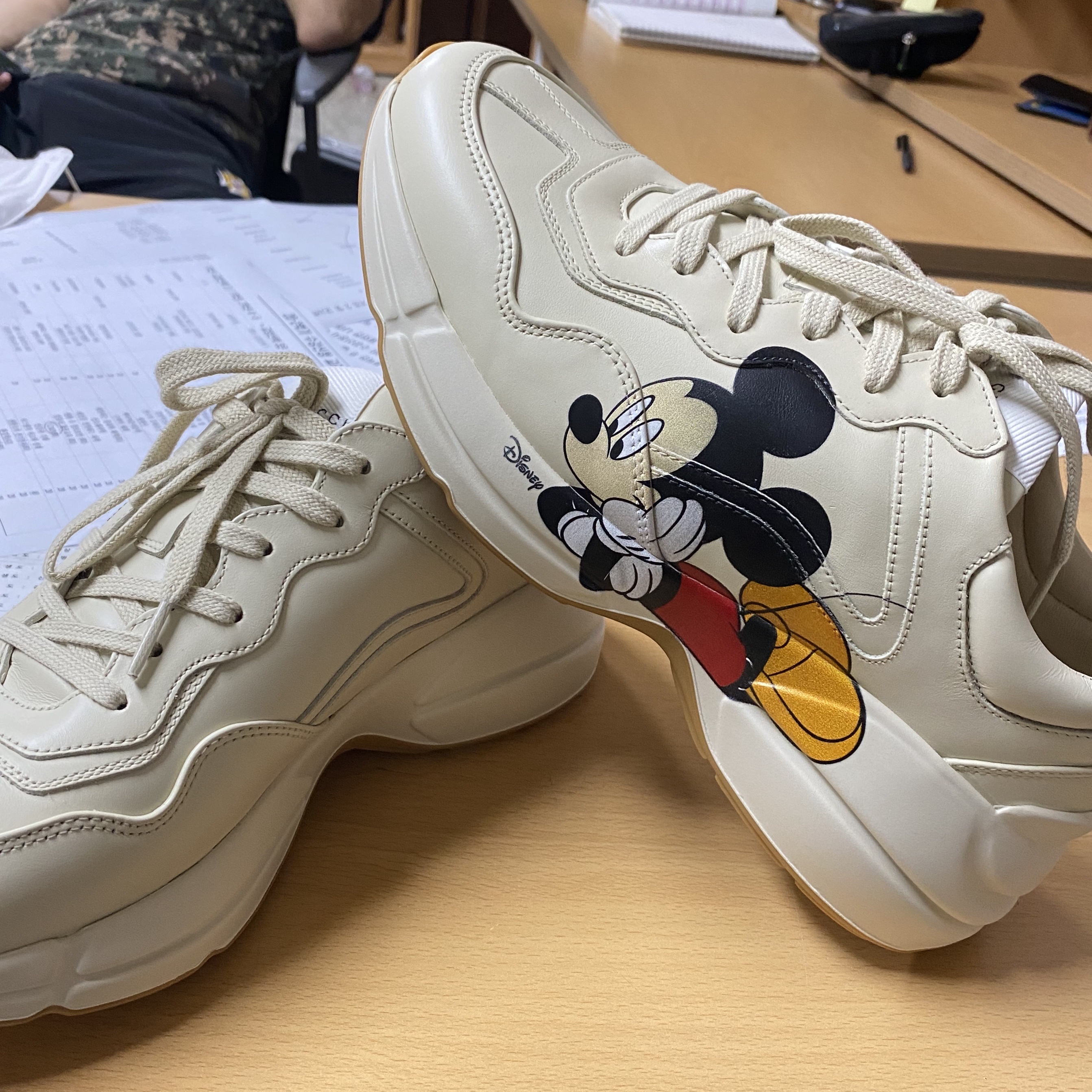 Gucci x Disney Rhyton Mickey Mouse 착용 스타일