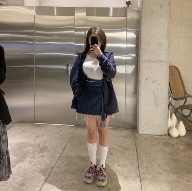 Balenciaga Triple S Grey Red Blue 2018 Reissue, Supreme Hanes Crew Socks White (4 Pack) 착용 스타일