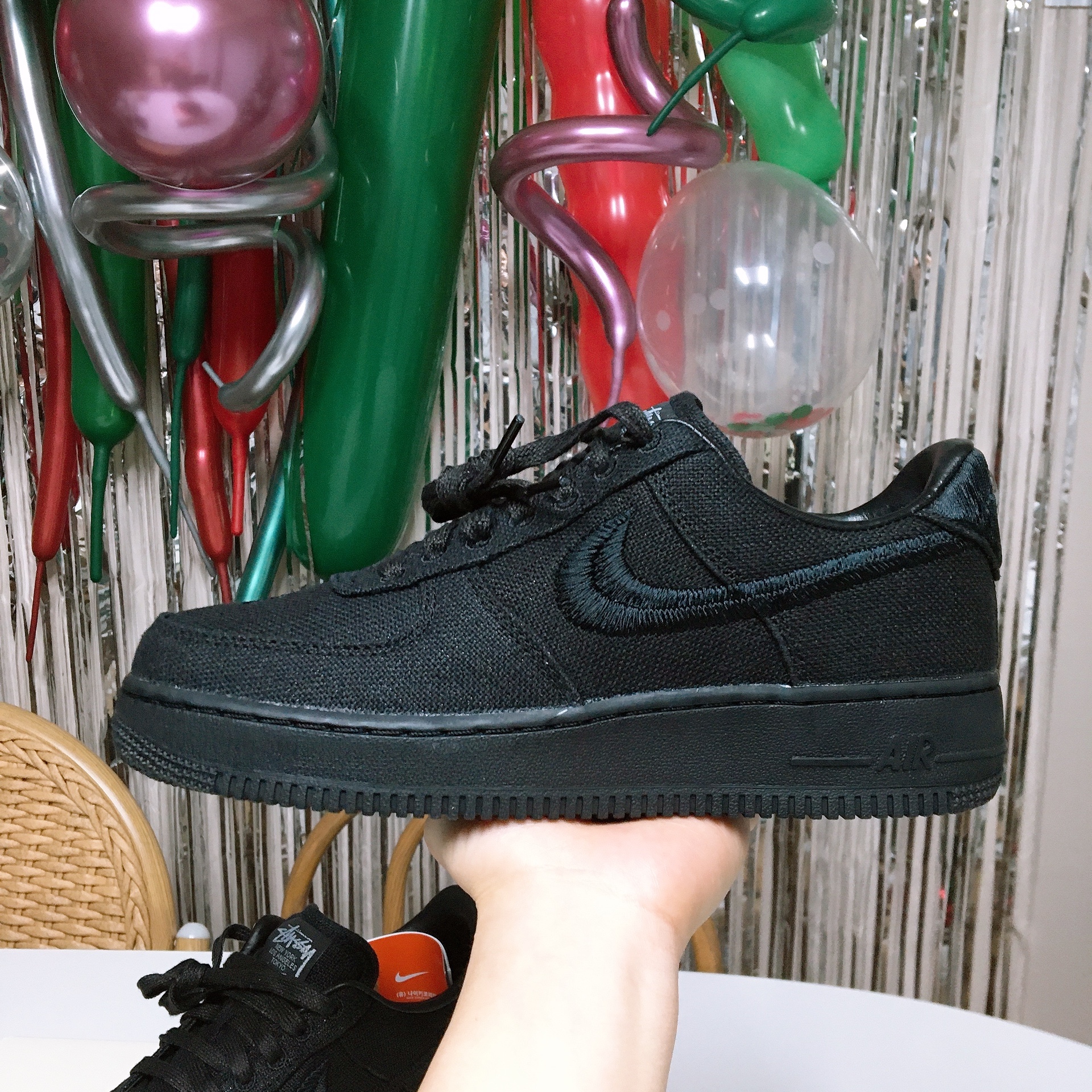 Nike x Stussy Air Force 1 Low Triple Black 착용 스타일 - 2