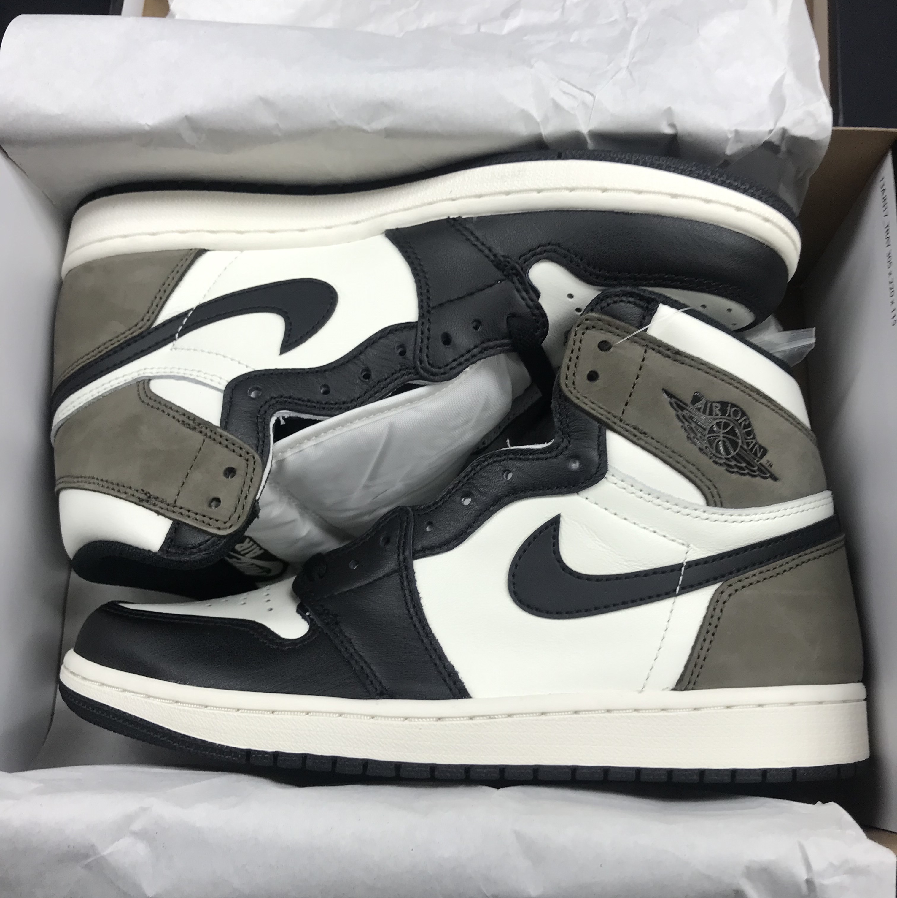 Jordan 1 Retro High OG Black Mocha 착용 스타일