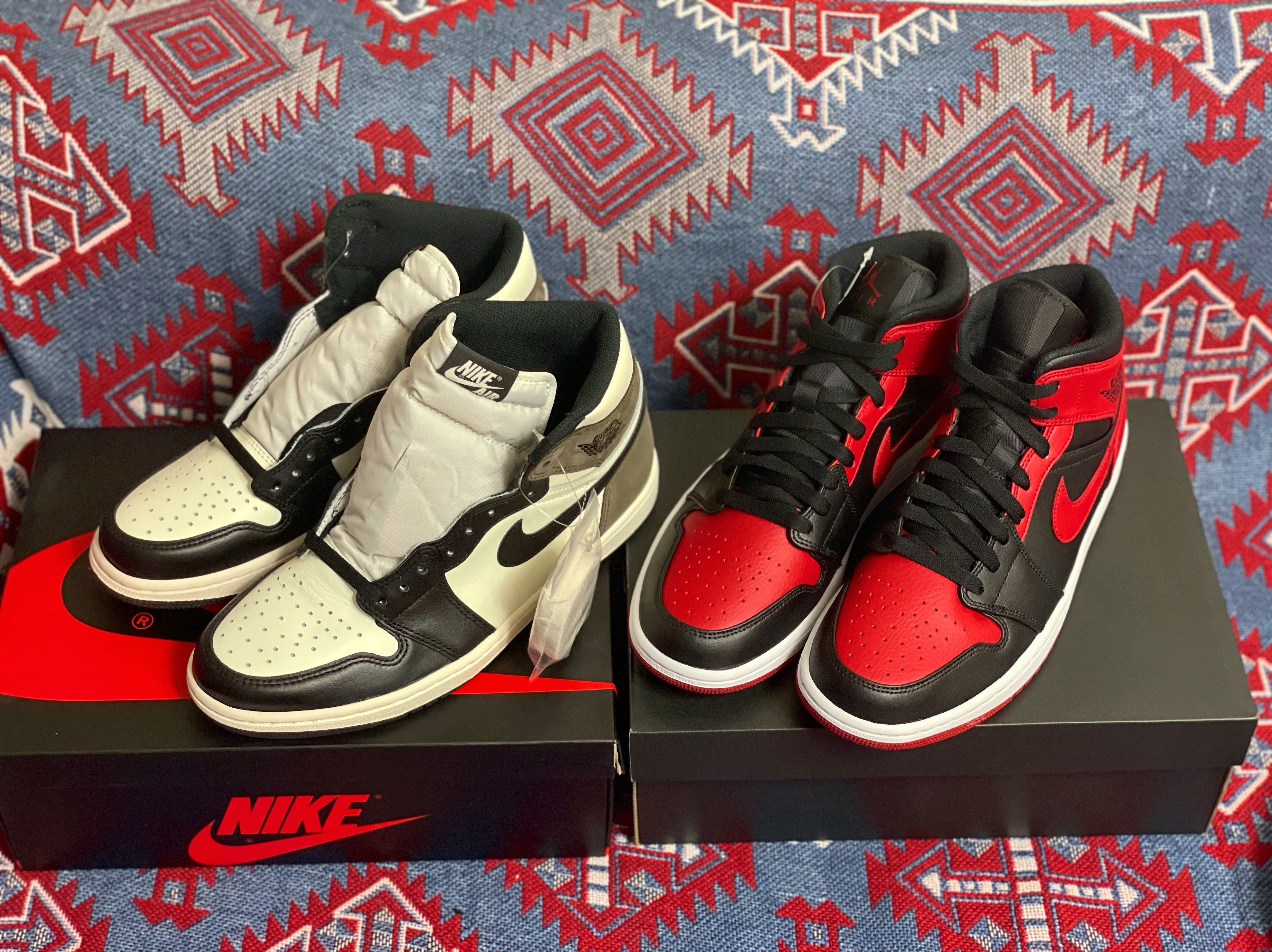 Jordan 1 Retro High OG Black Mocha, Jordan 1 Mid Bred Banned 2020 착용 스타일