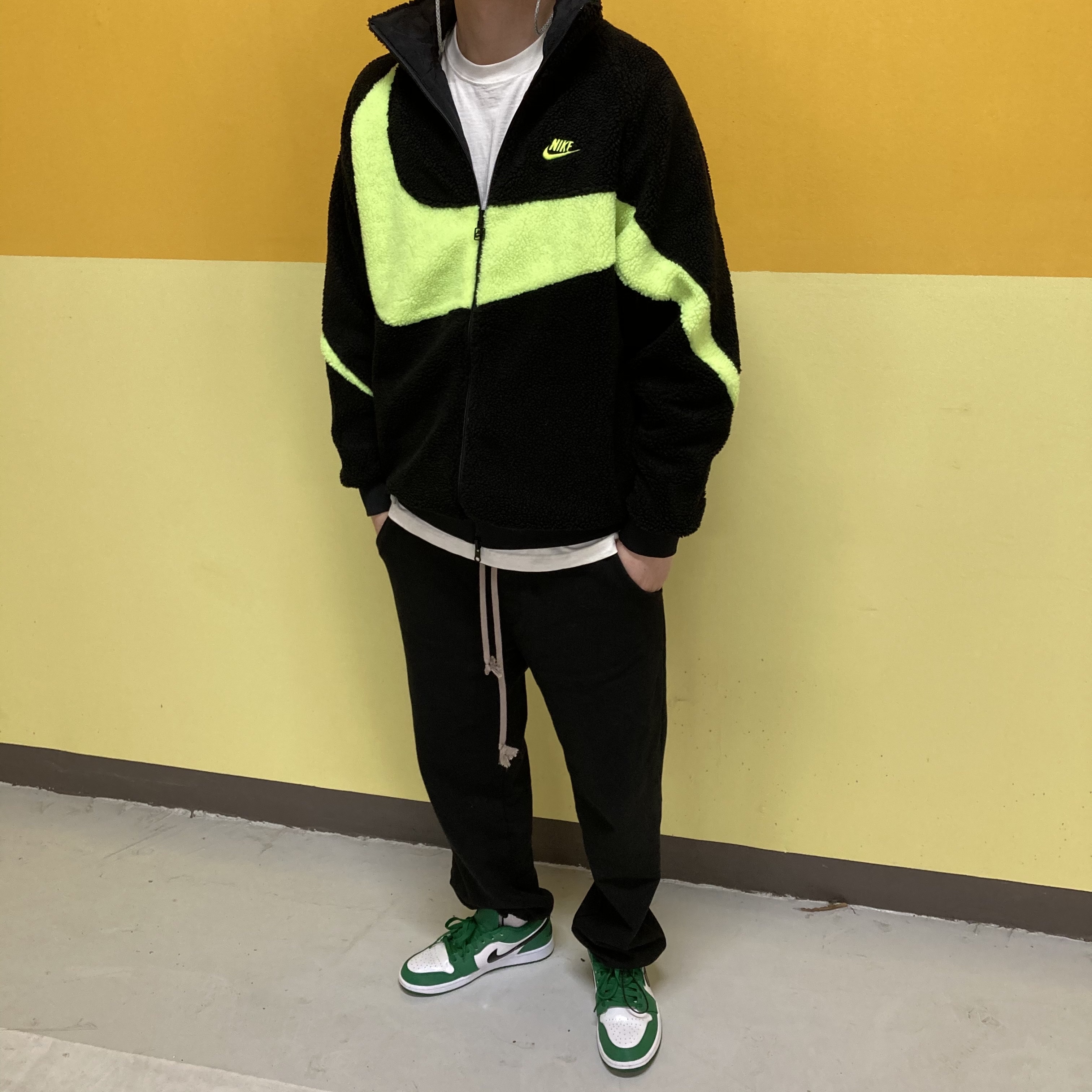 Nike Big Swoosh Full Zip Jacket Black Volt, Jordan 1 Low Pine Green 착용 스타일