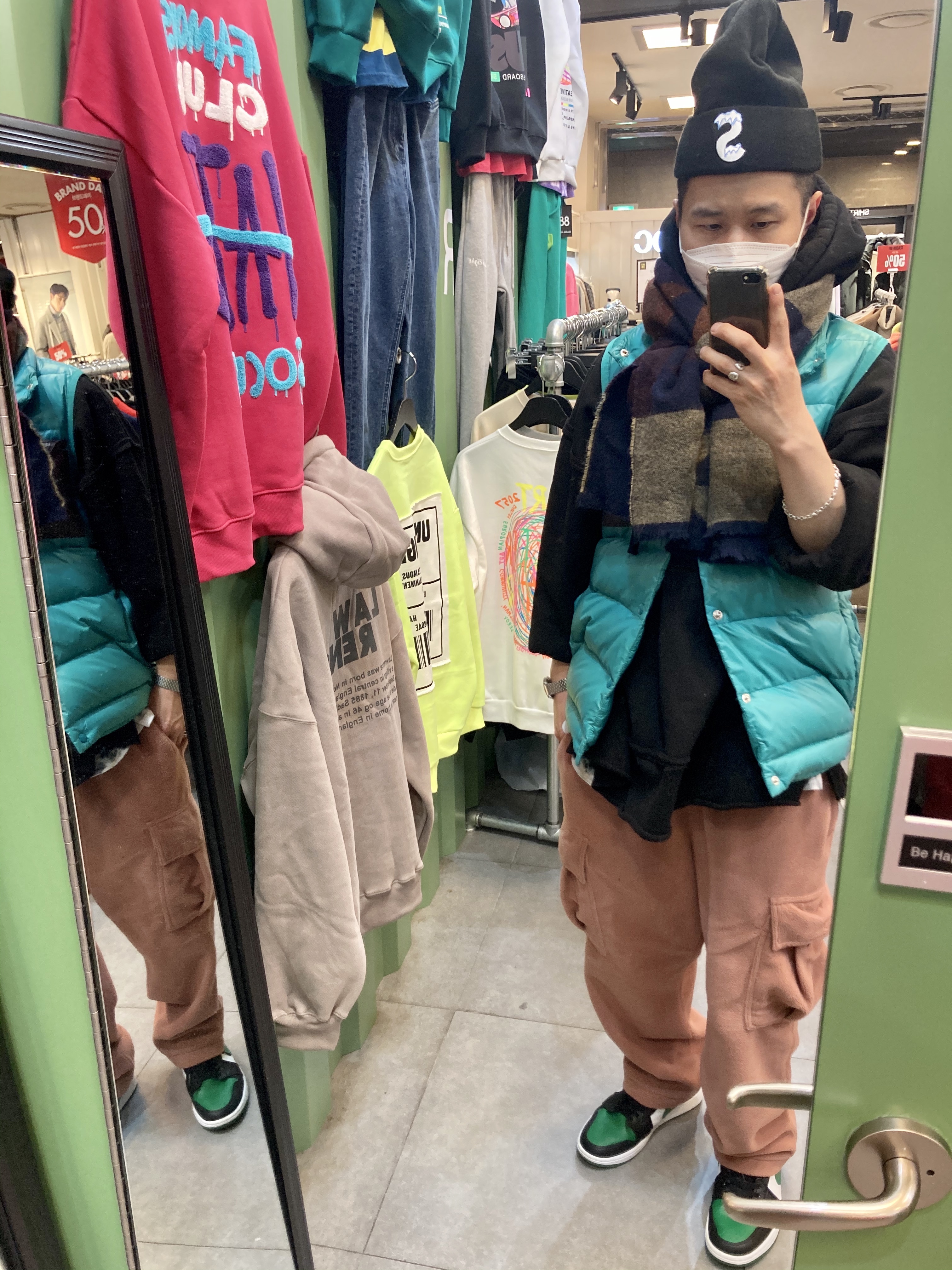 Jordan 1 Mid Green Toe, Supreme New Era S Logo Beanie Black - 20FW 착용 스타일