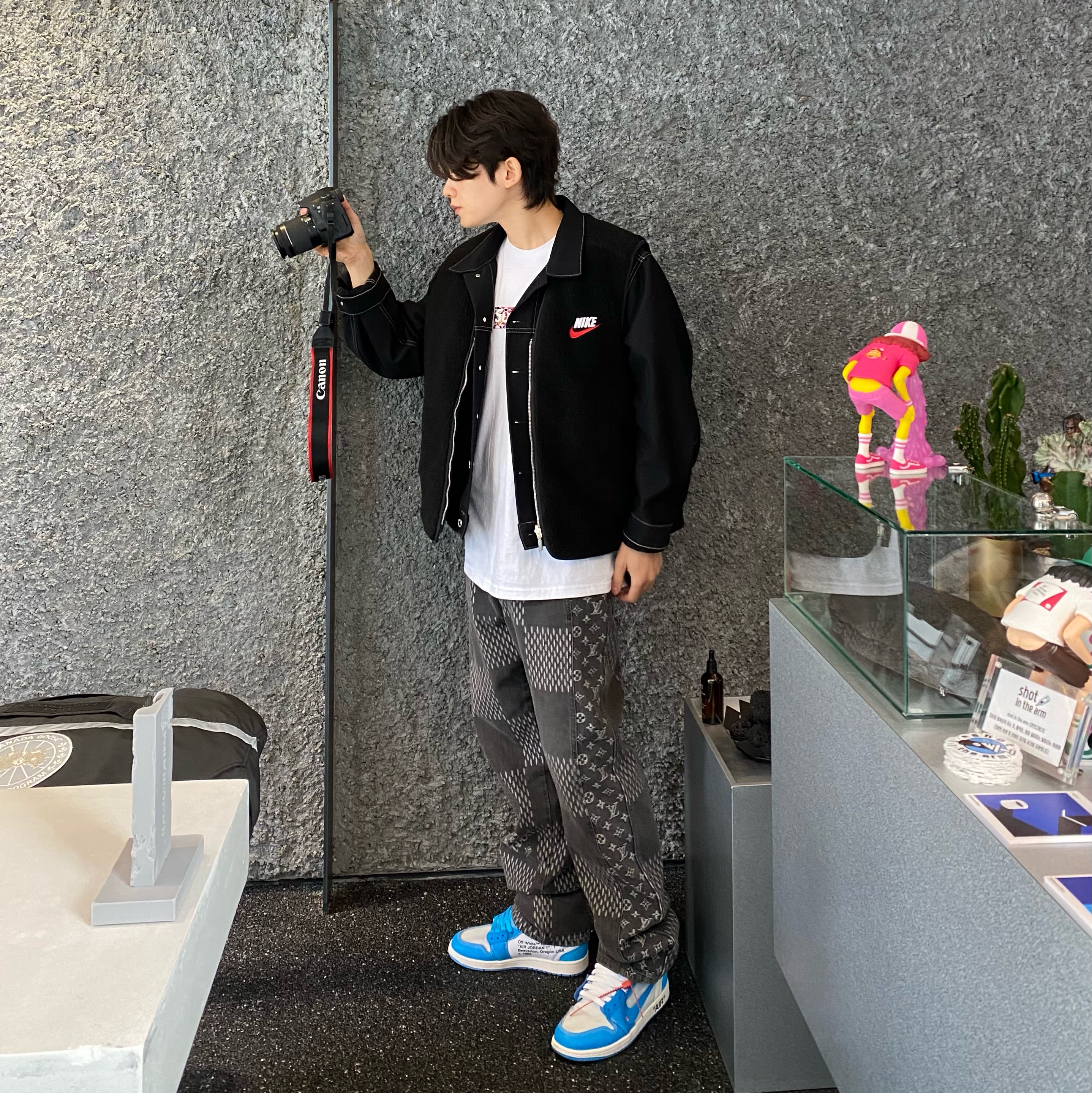Jordan 1 x Off-White Retro High University Blue, Supreme x Murakami Takashi COVID-19 Relief Box Logo T-Shirt White - 20SS 착용 스타일