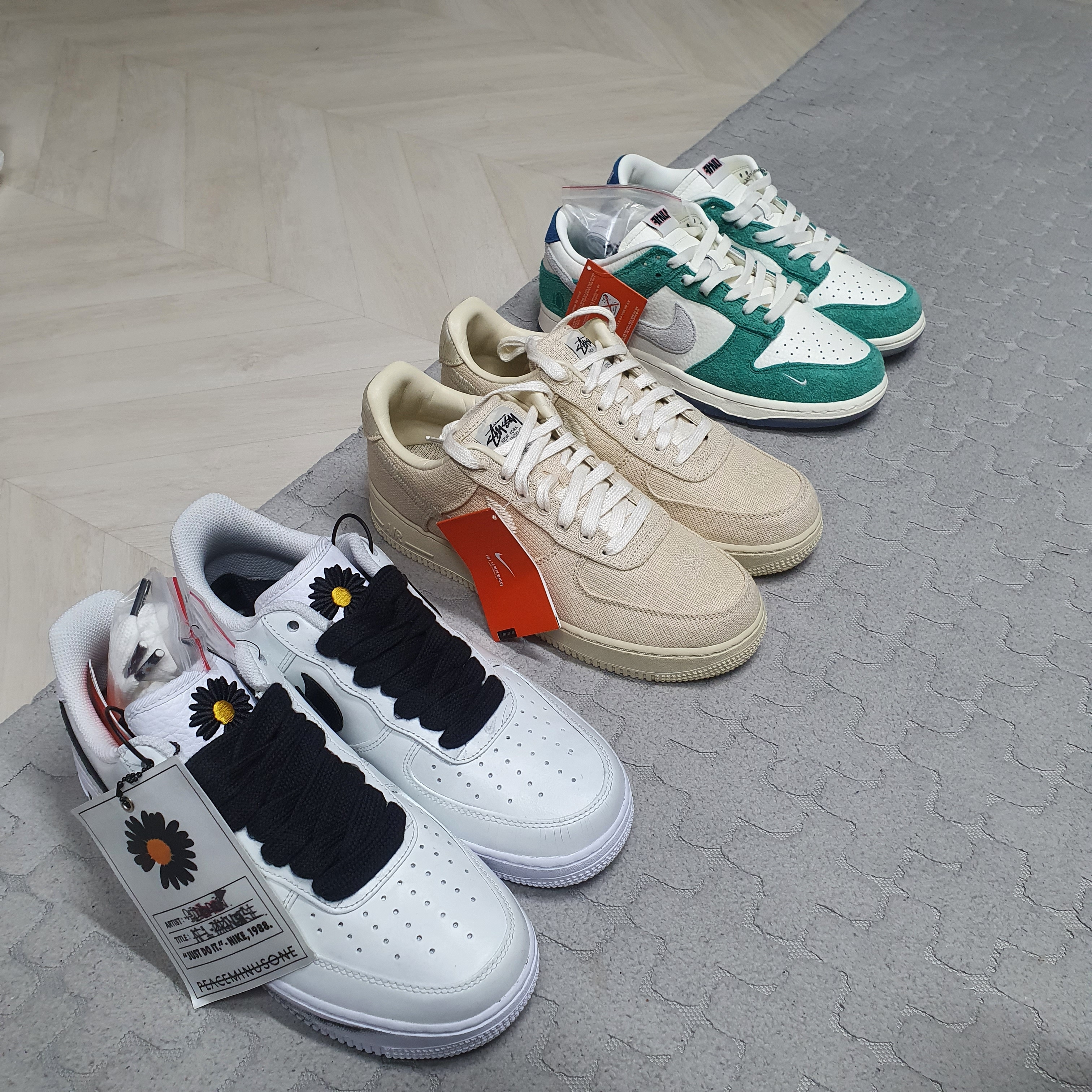 Nike x Kasina Dunk Low Road Sign - Kasina Exclusive, Nike x Stussy Air Force 1 Low Fossil 착용 스타일