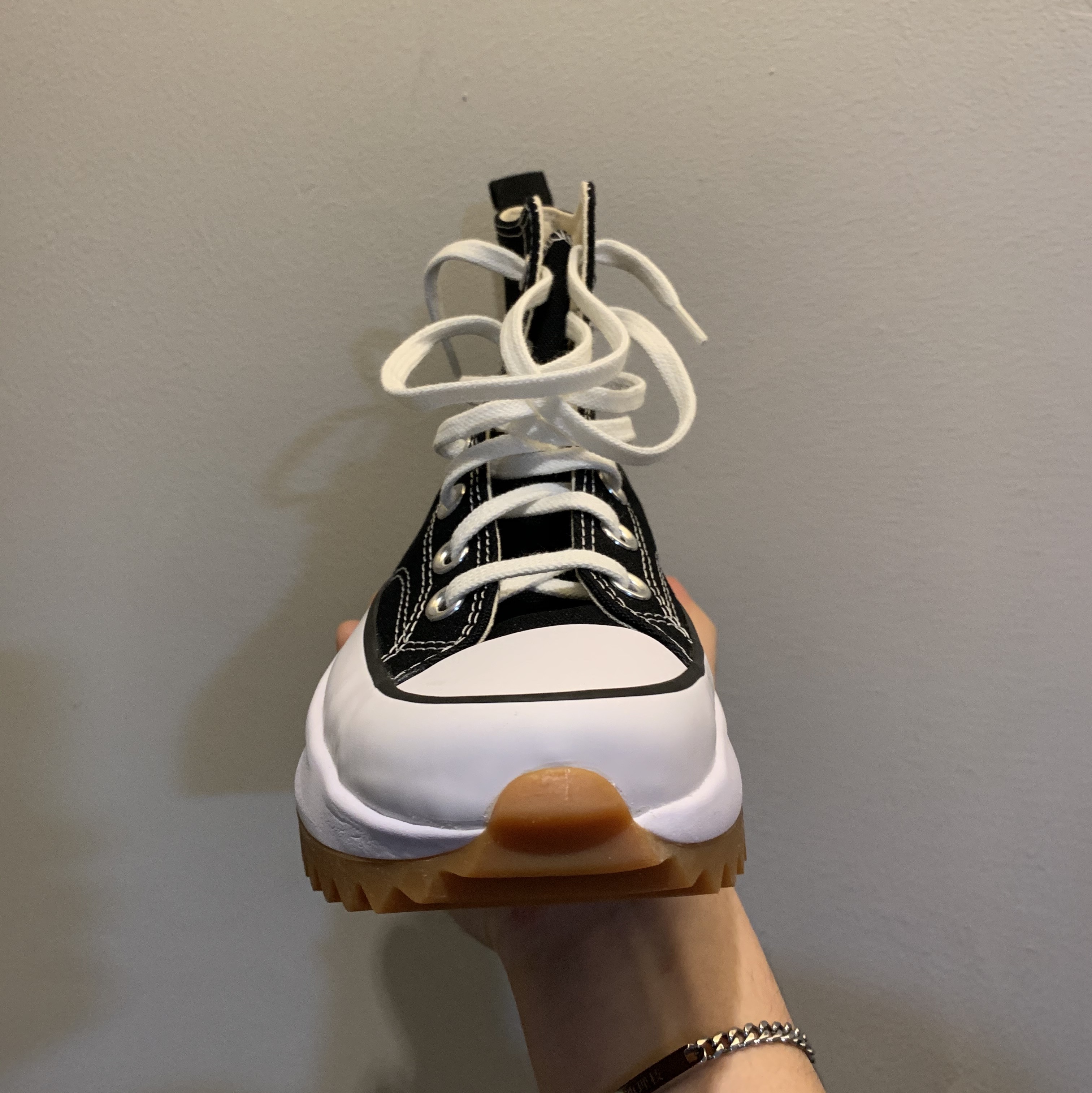 Converse Run Star Hike Hi Black White Gum 착용 스타일 - 2