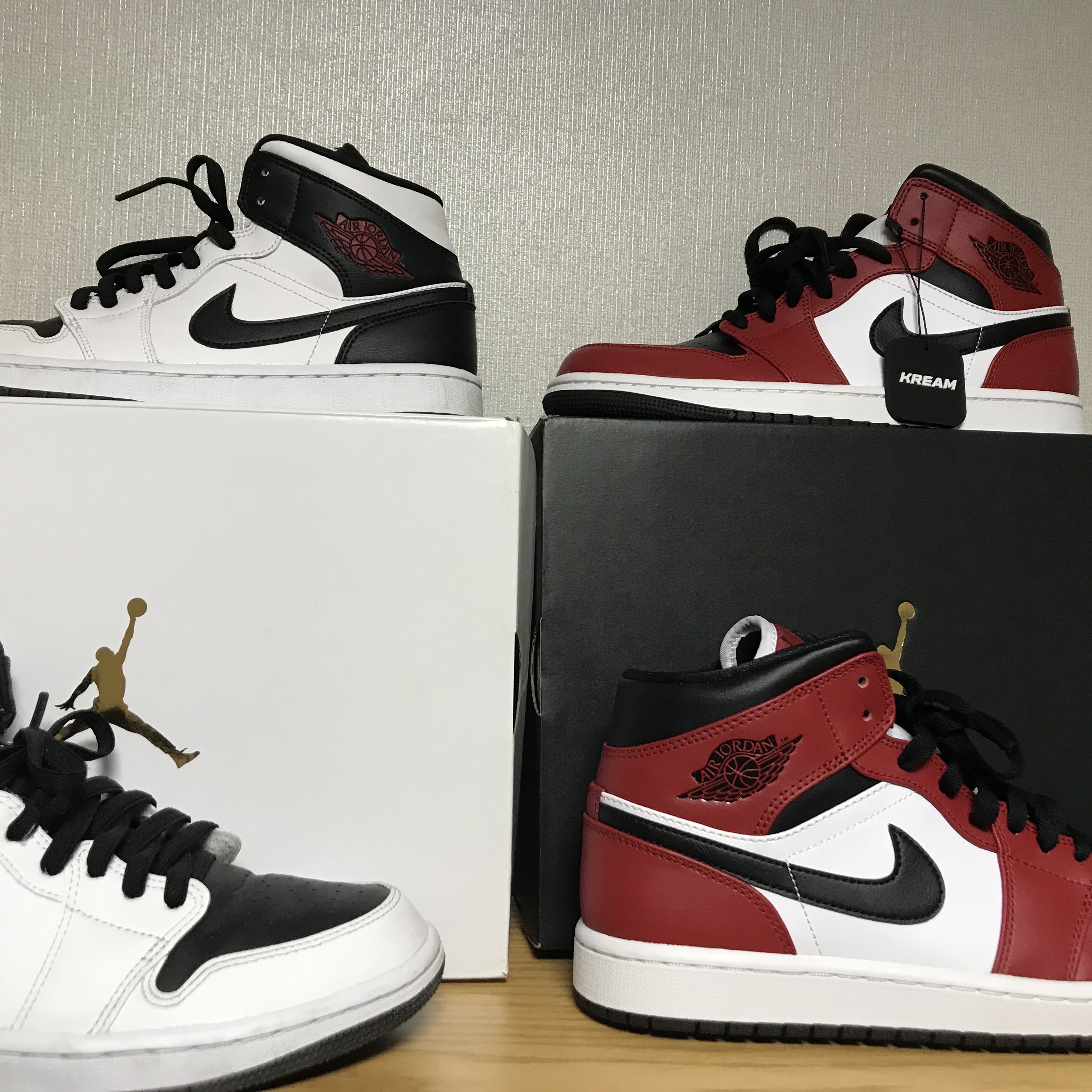 Jordan 1 Mid Chicago Black Toe, (W) Jordan 1 Mid White Black 착용 스타일