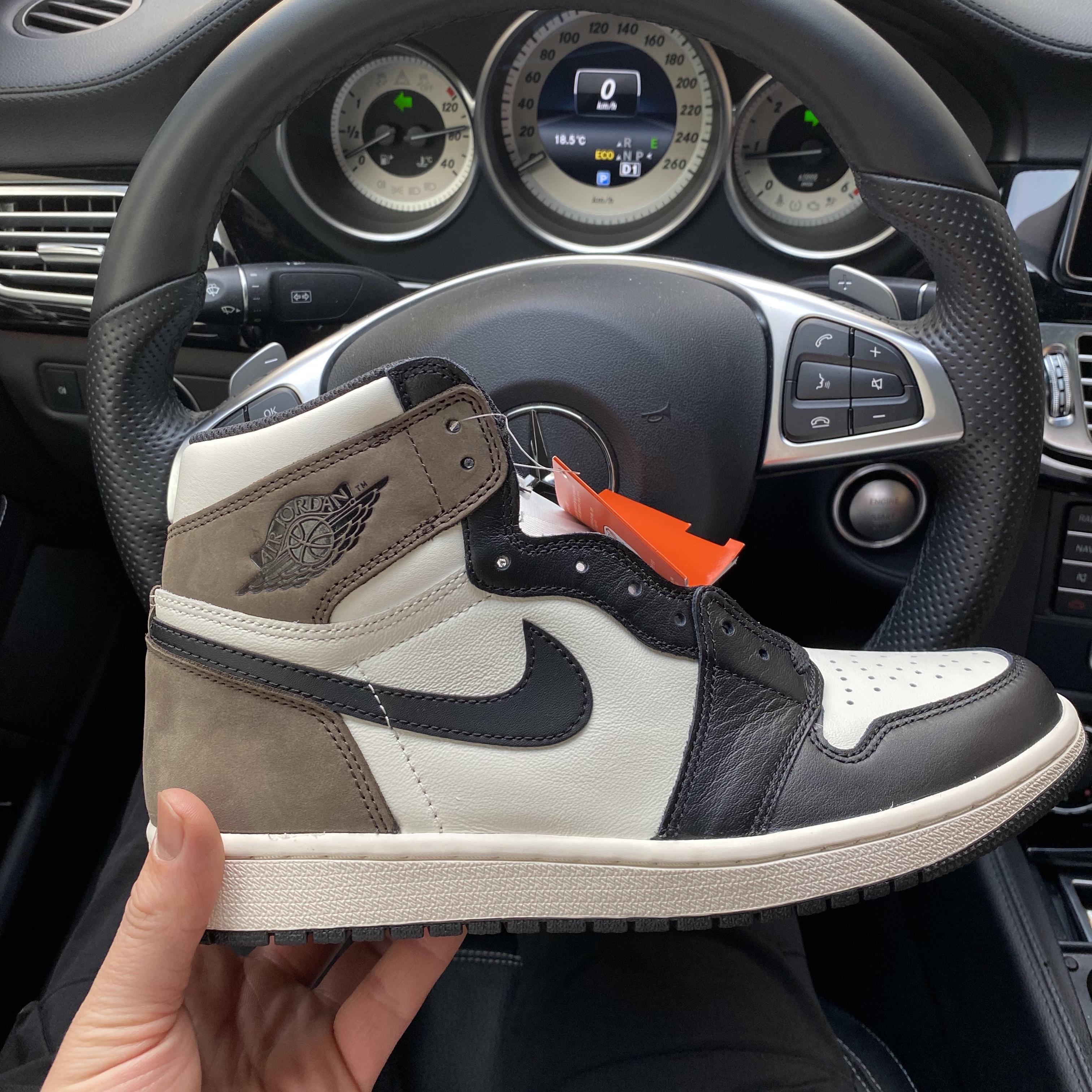 Jordan 1 Retro High OG Black Mocha 착용 스타일