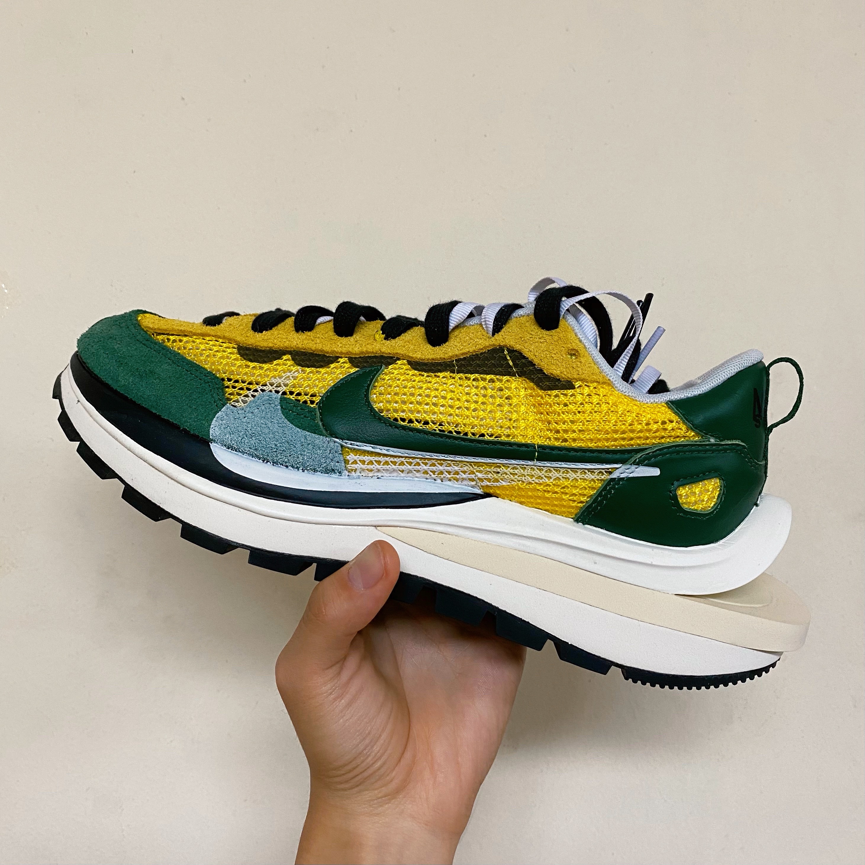Nike x Sacai VaporWaffle Tour Yellow & Gorge Green Sail 착용 스타일