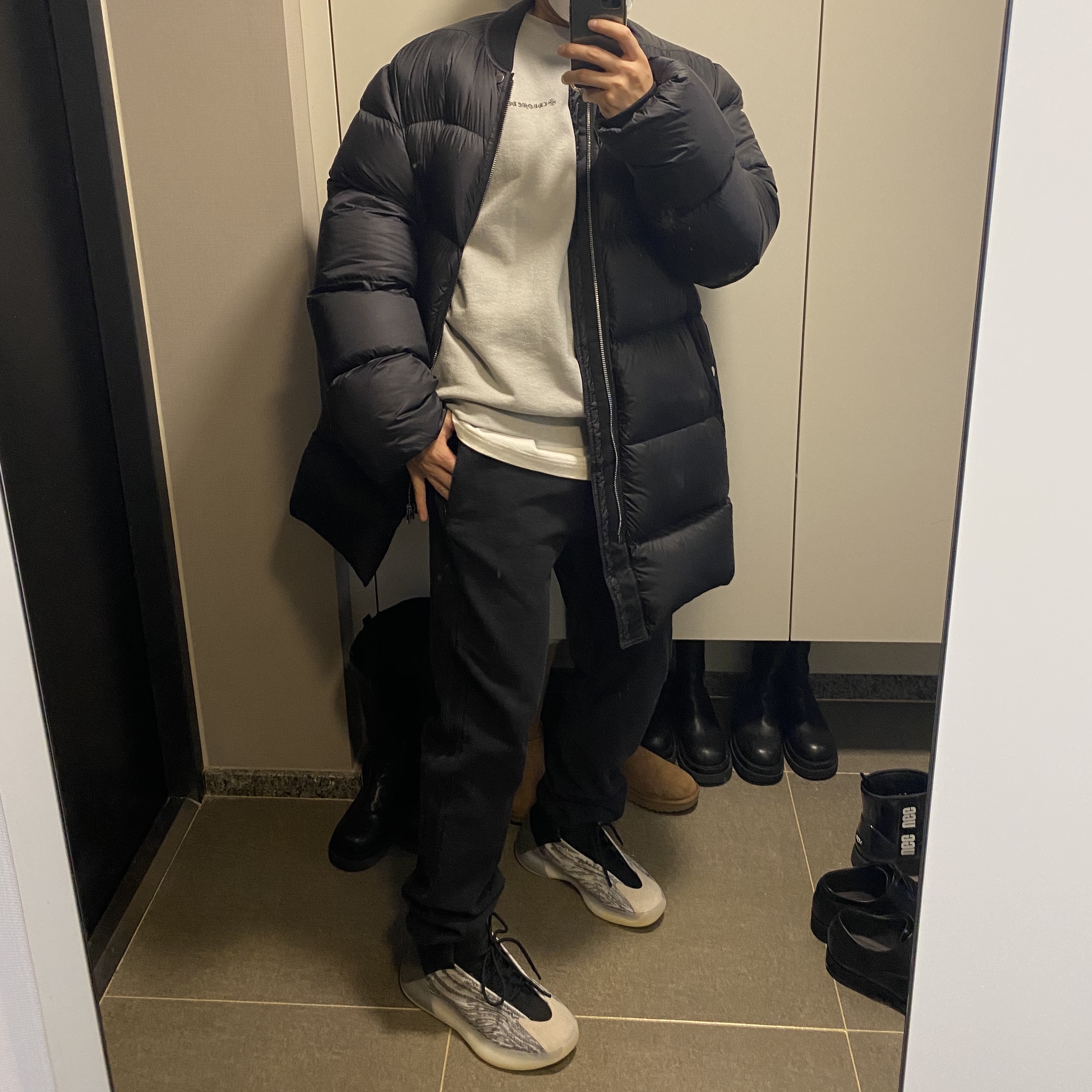 Adidas Yeezy QNTM Lifestyle 착용 스타일