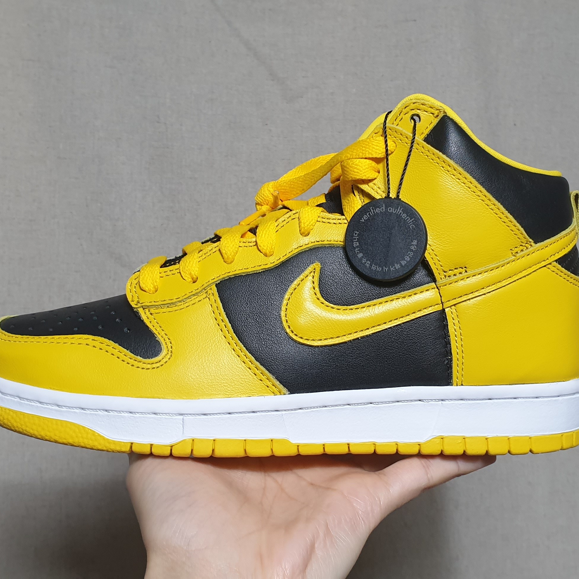 Nike Dunk High SP Varsity Maize 착용 스타일 - 2