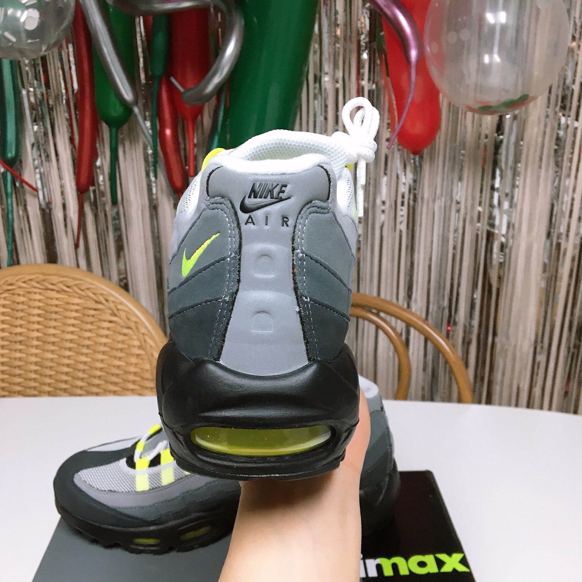 Nike Air Max 95 OG Neon Yellow 2020 착용 스타일 - 5