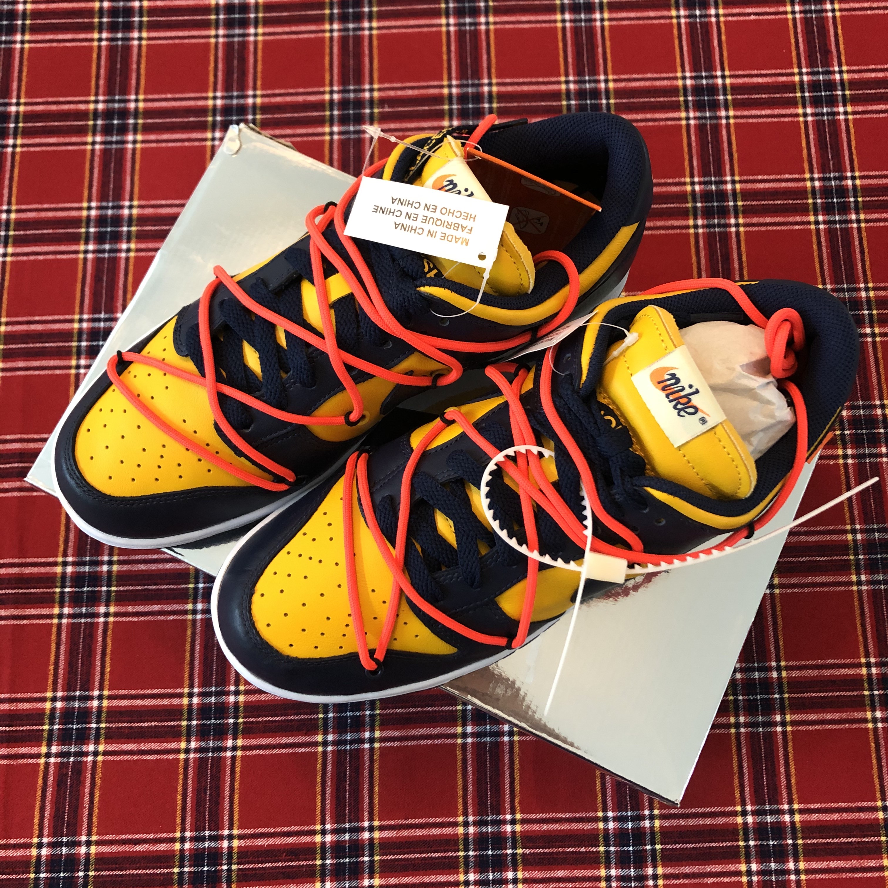 Nike x Off-White Dunk Low University Gold Midnight Navy 착용 스타일