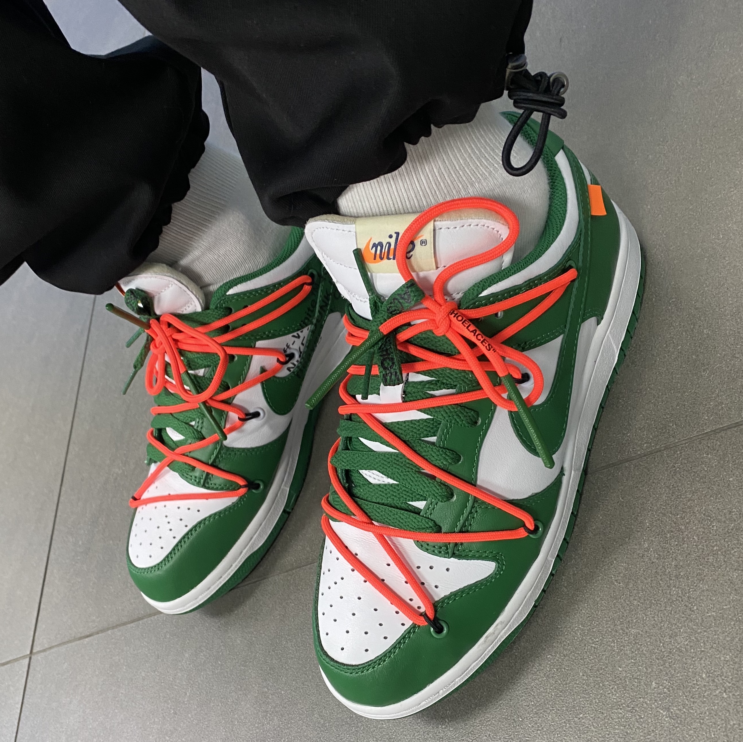 Nike x Off-White Dunk Low Pine Green 착용 스타일 - 1